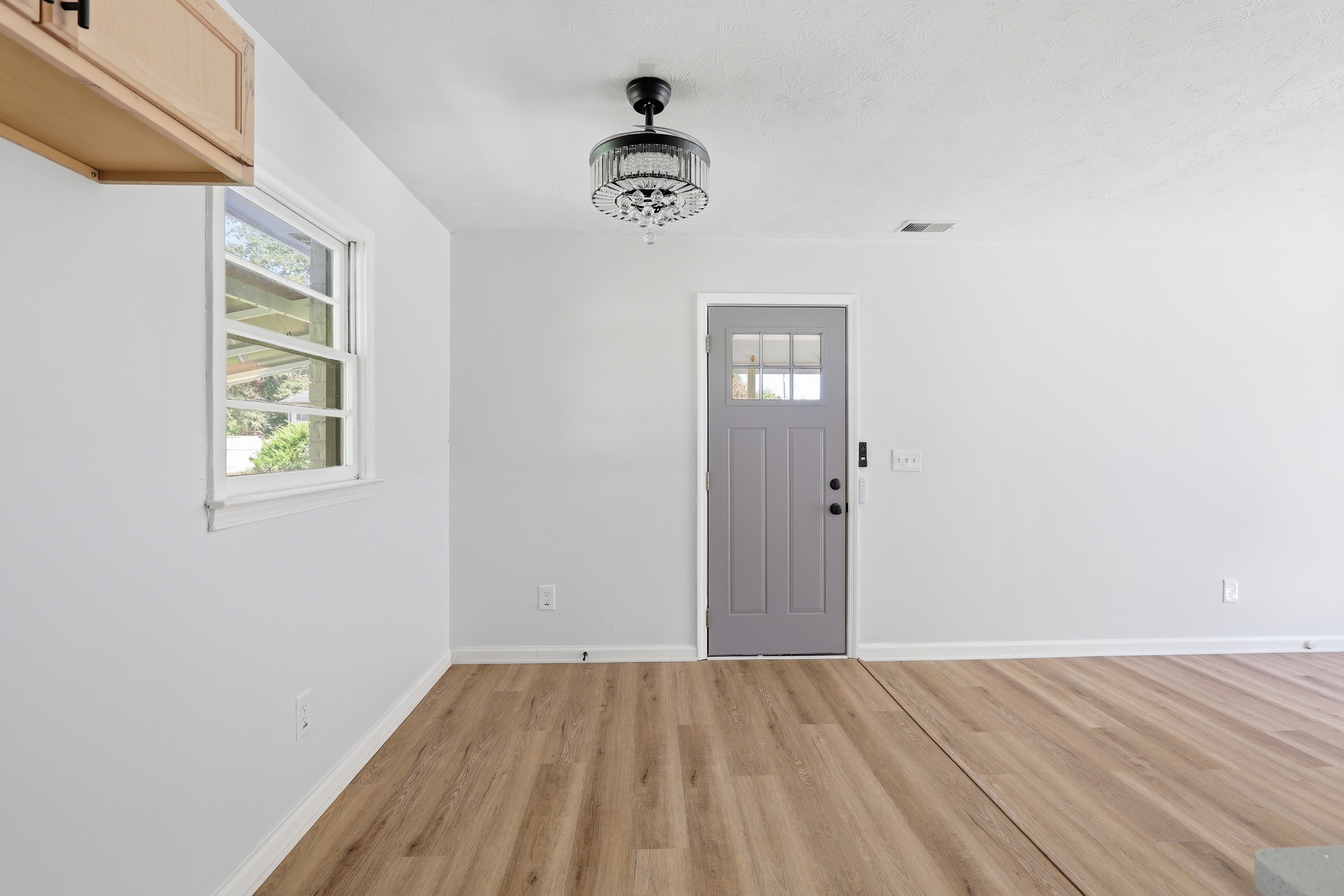 Photo 6 of 24 of 5734 Hill Rd, Powder Springs, GA