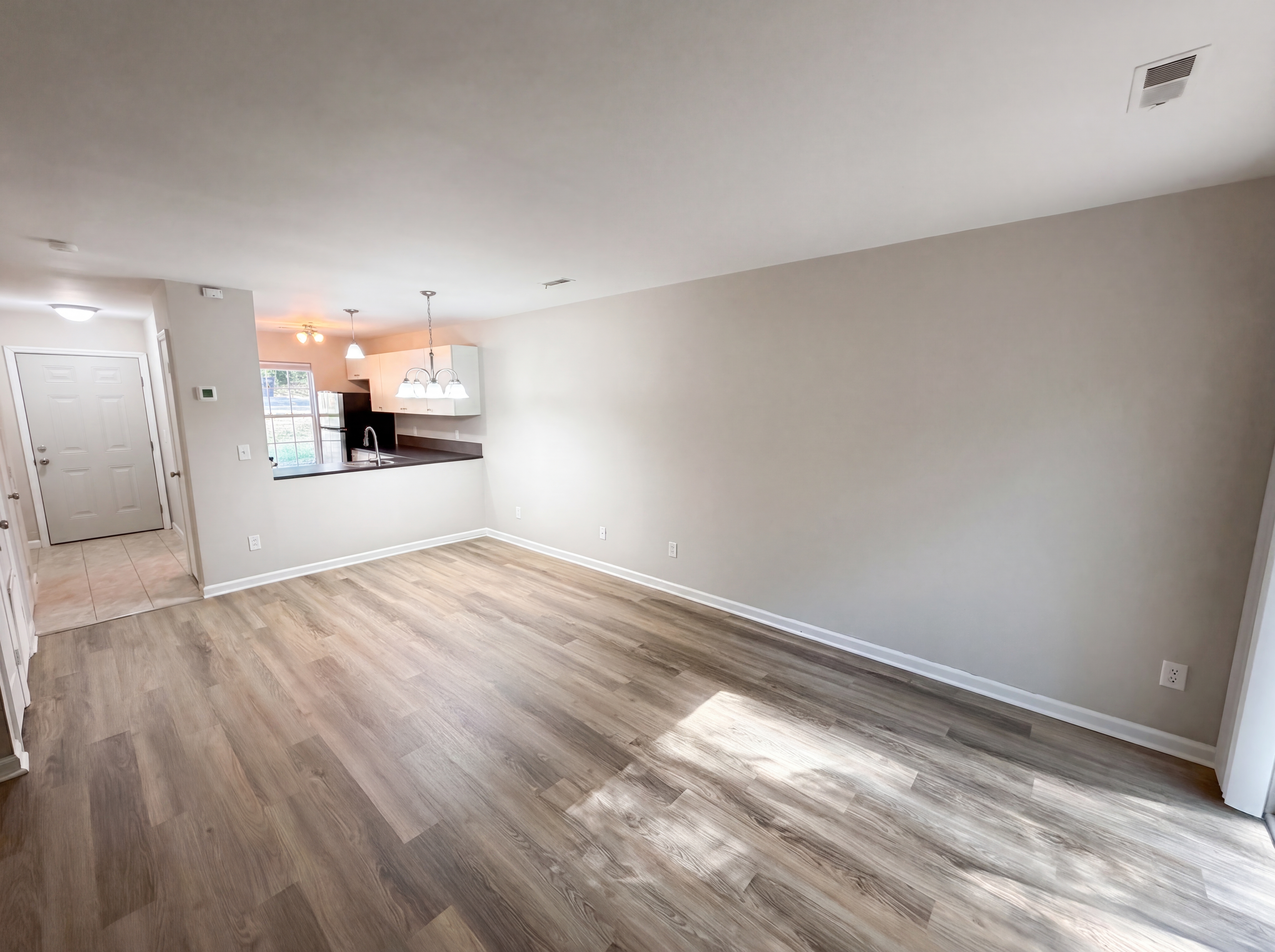Photo 11 of 19 of 4037 Briarhill Dr, Charlotte, NC