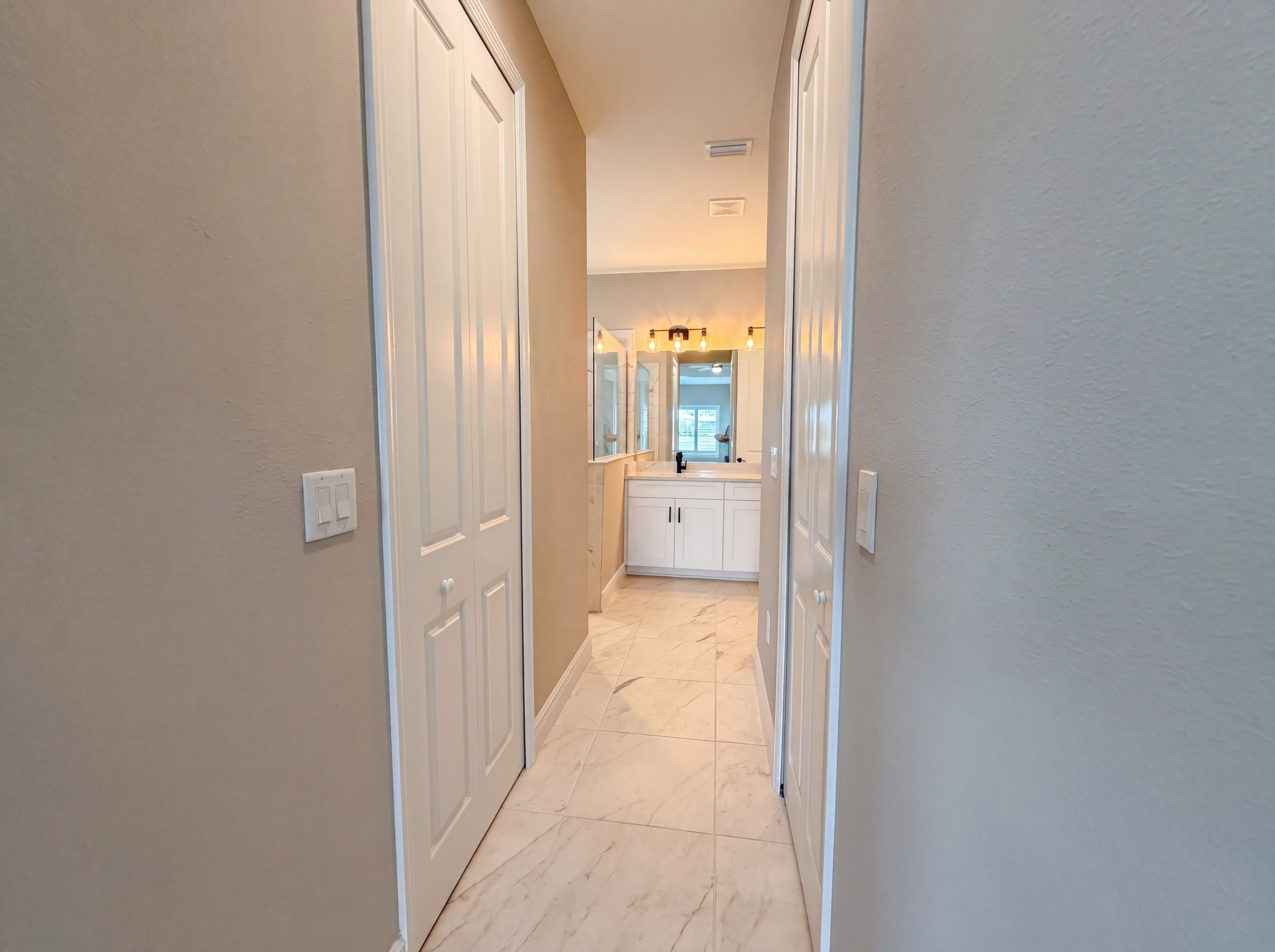 Photo 13 of 34 of 10710 Falling Leaf Ct, Parrish, FL