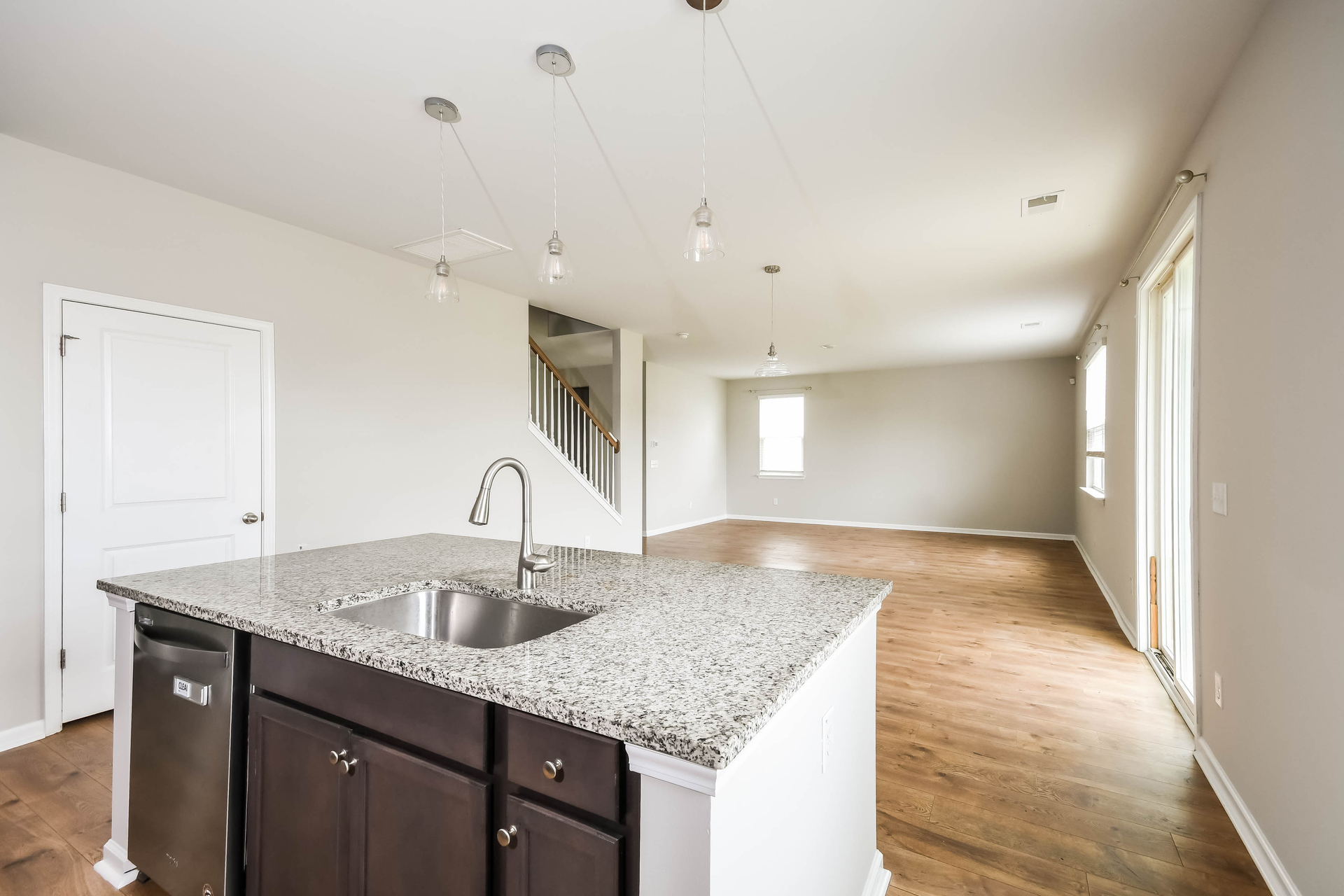 Photo 7 of 18 of 402 Bering Ln, Summerville, SC