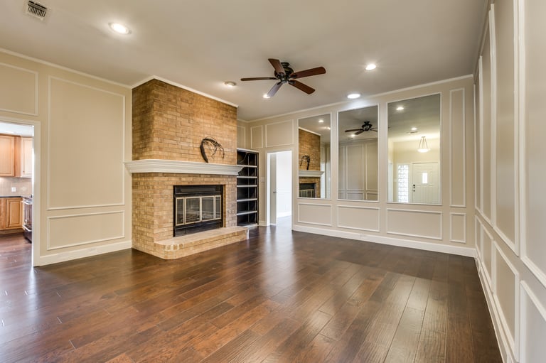 Photo 6 of 36 - 2218 Carmel Dr, Carrollton, TX 75006