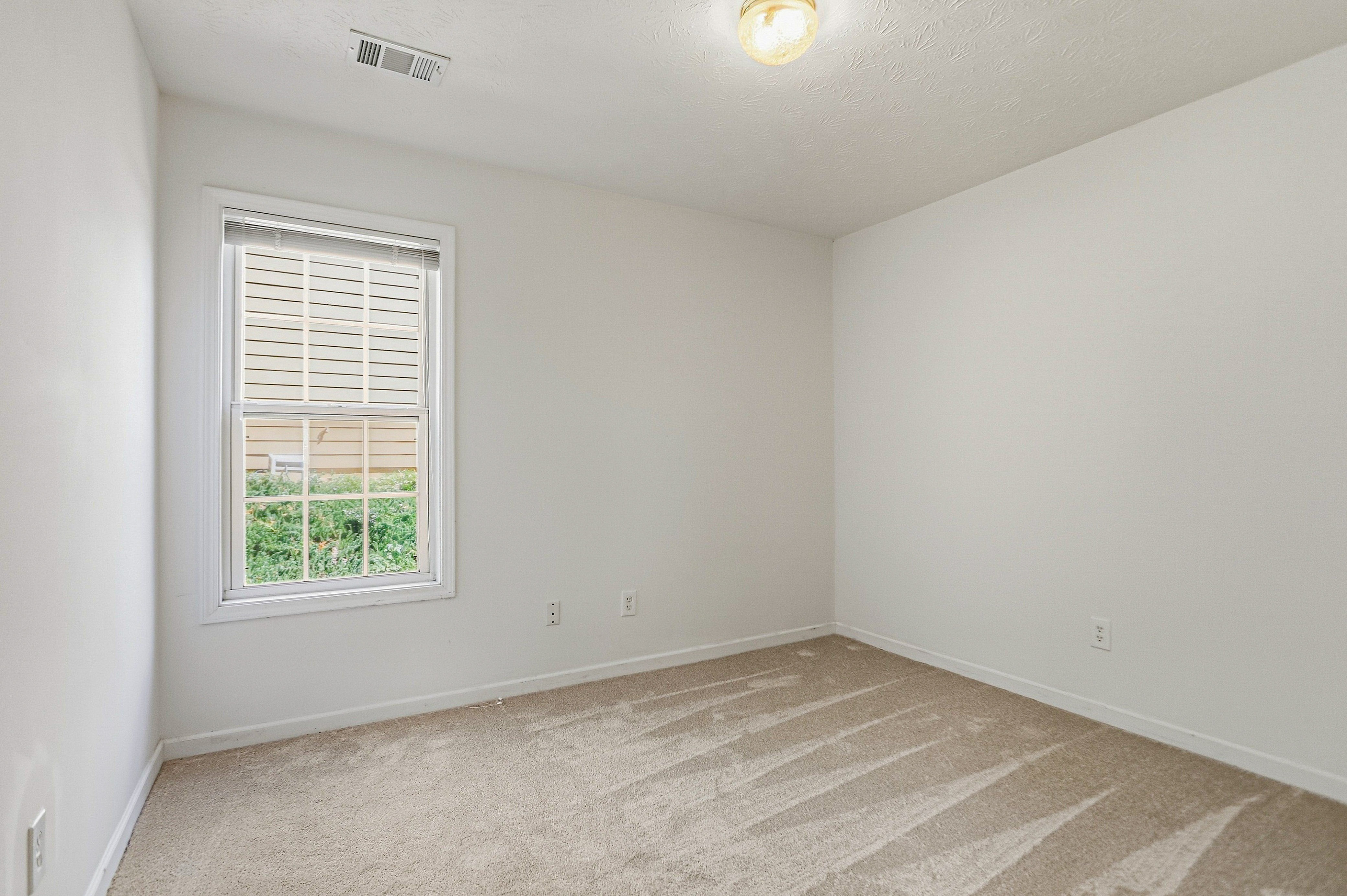 Photo 11 of 18 of 2414 Caneridge Pt SW, Marietta, GA