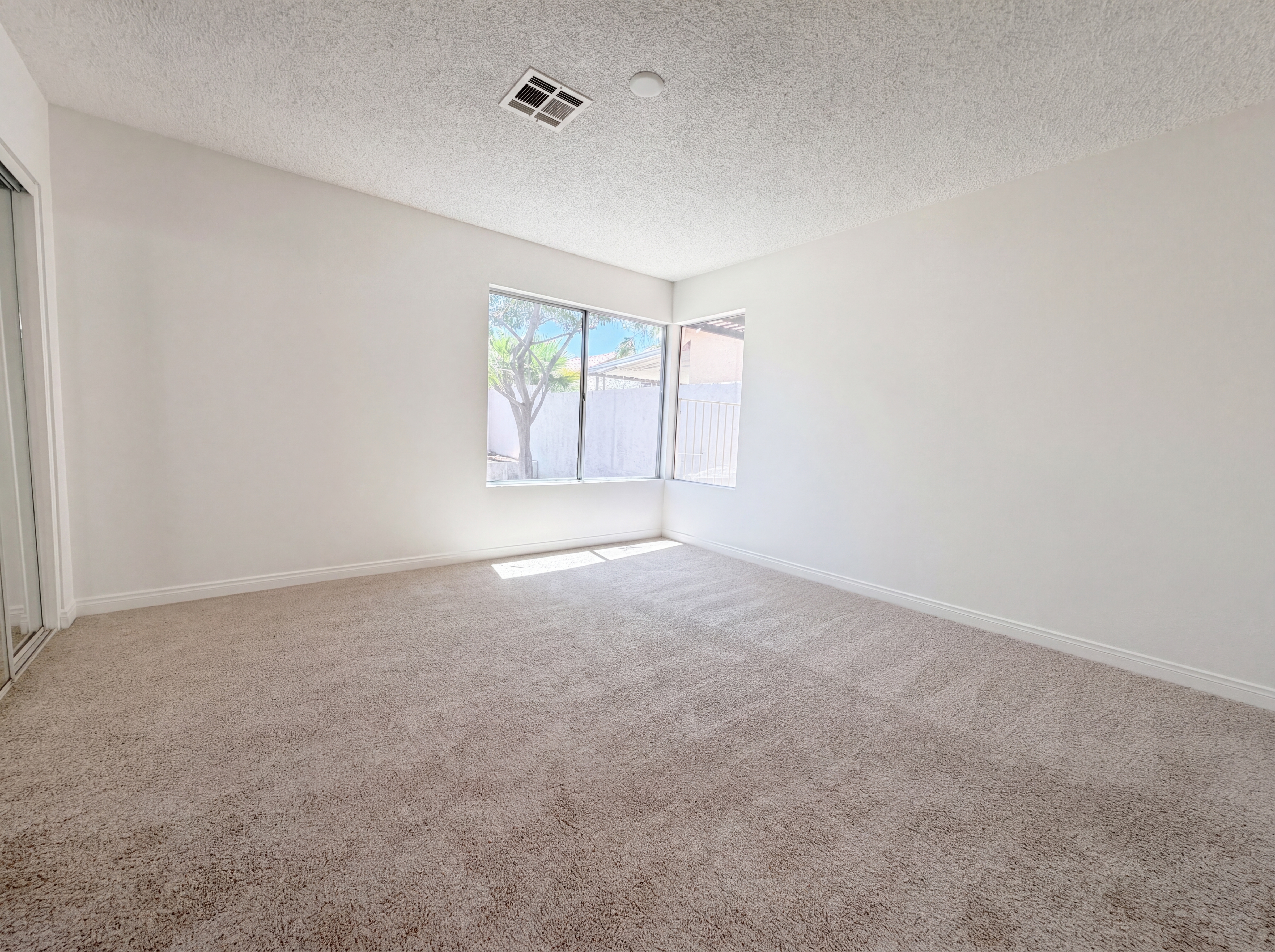 Photo 12 of 21 of 699 Thousand Oaks Dr, Las Vegas, NV