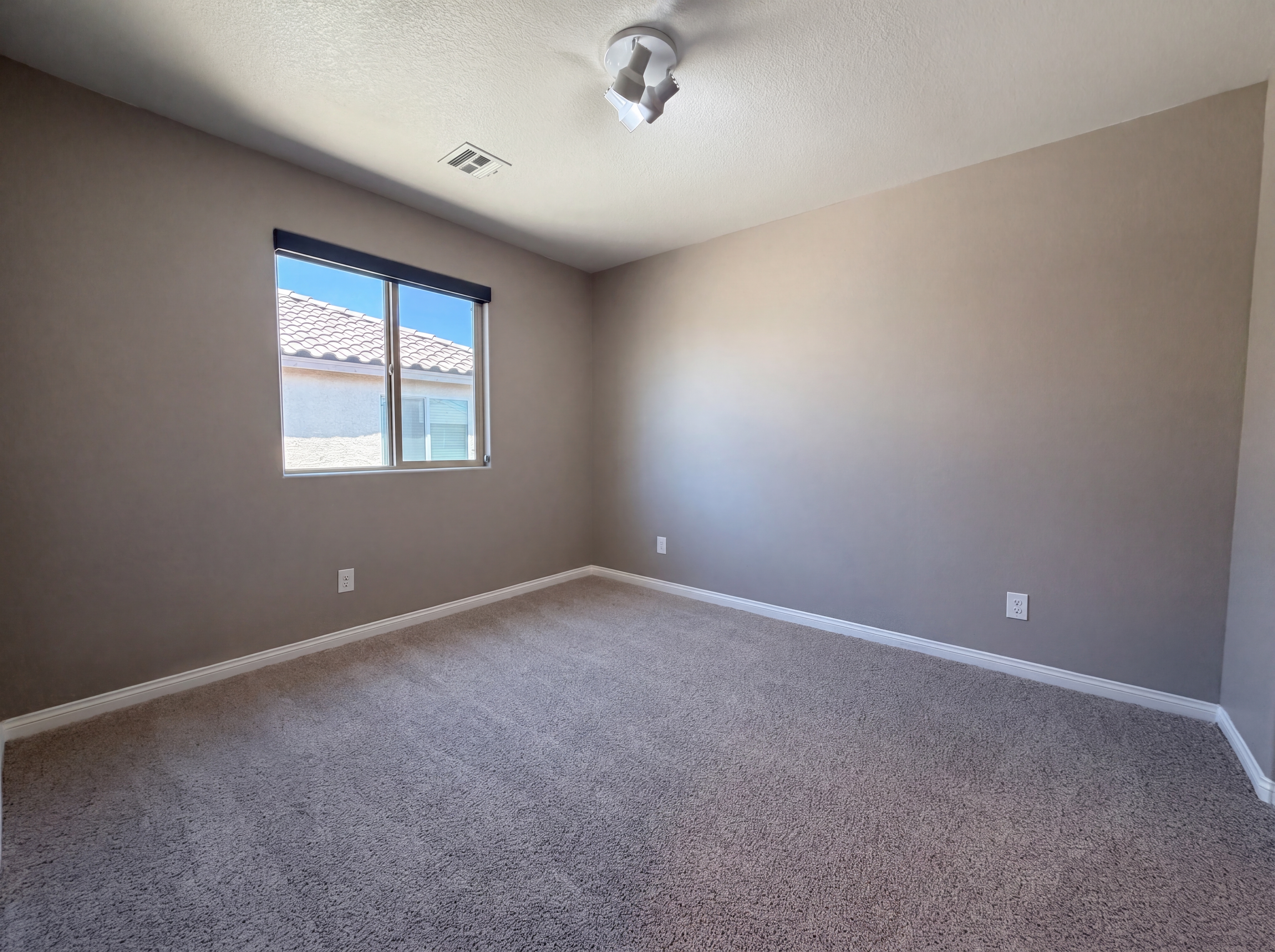 Photo 10 of 21 of 6586 Dolian Creek St, Las Vegas, NV