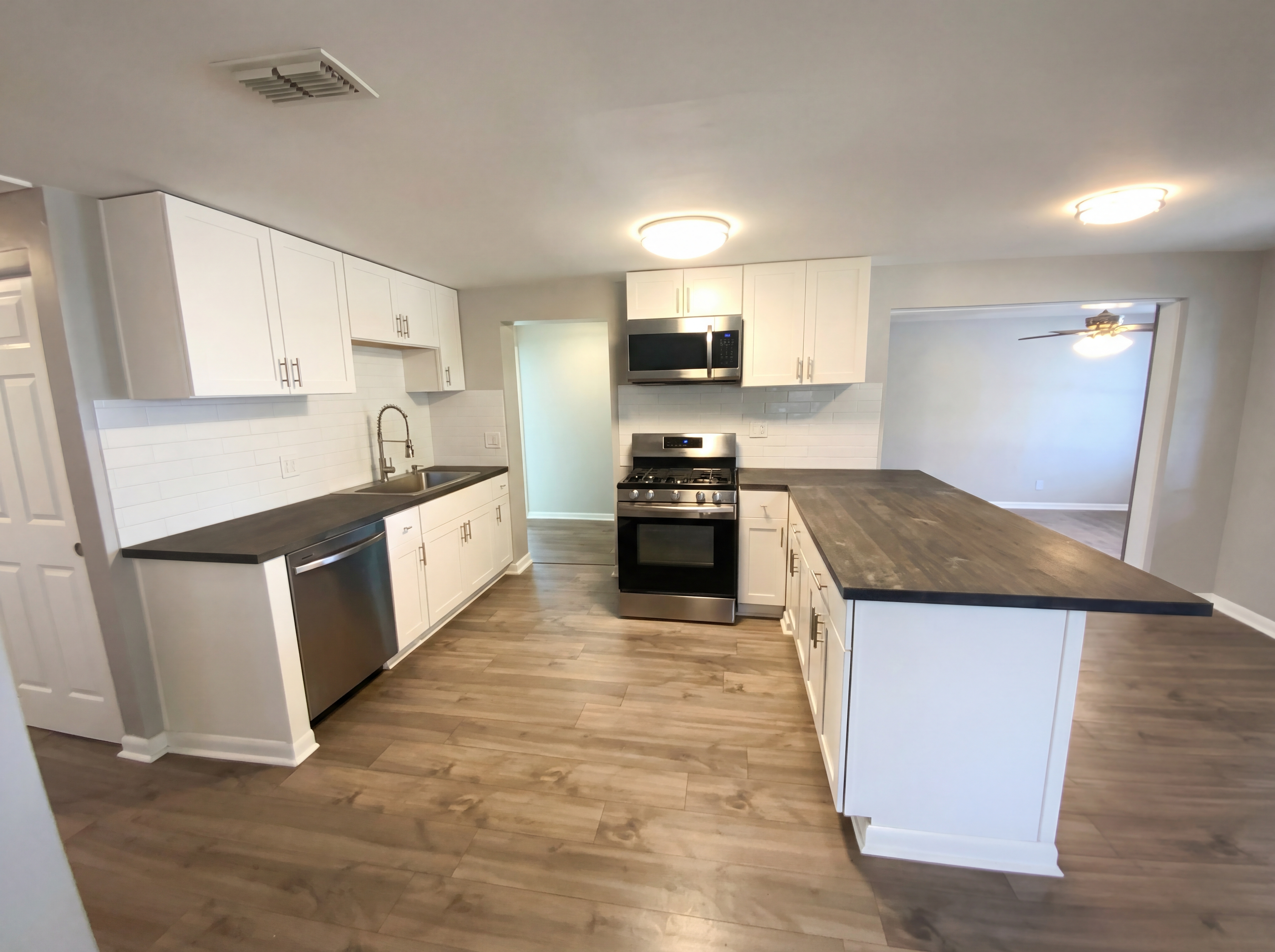 Photo 2 of 29 of 8632 94th St, Seminole, FL