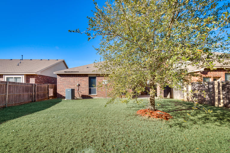 Photo 28 of 28 - 7254 Summit Parc Dr, Dallas, TX 75249