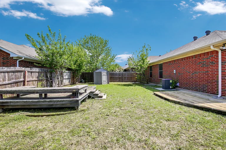 Photo 25 of 28 - 709 Stone Mesa Ct, Arlington, TX 76001