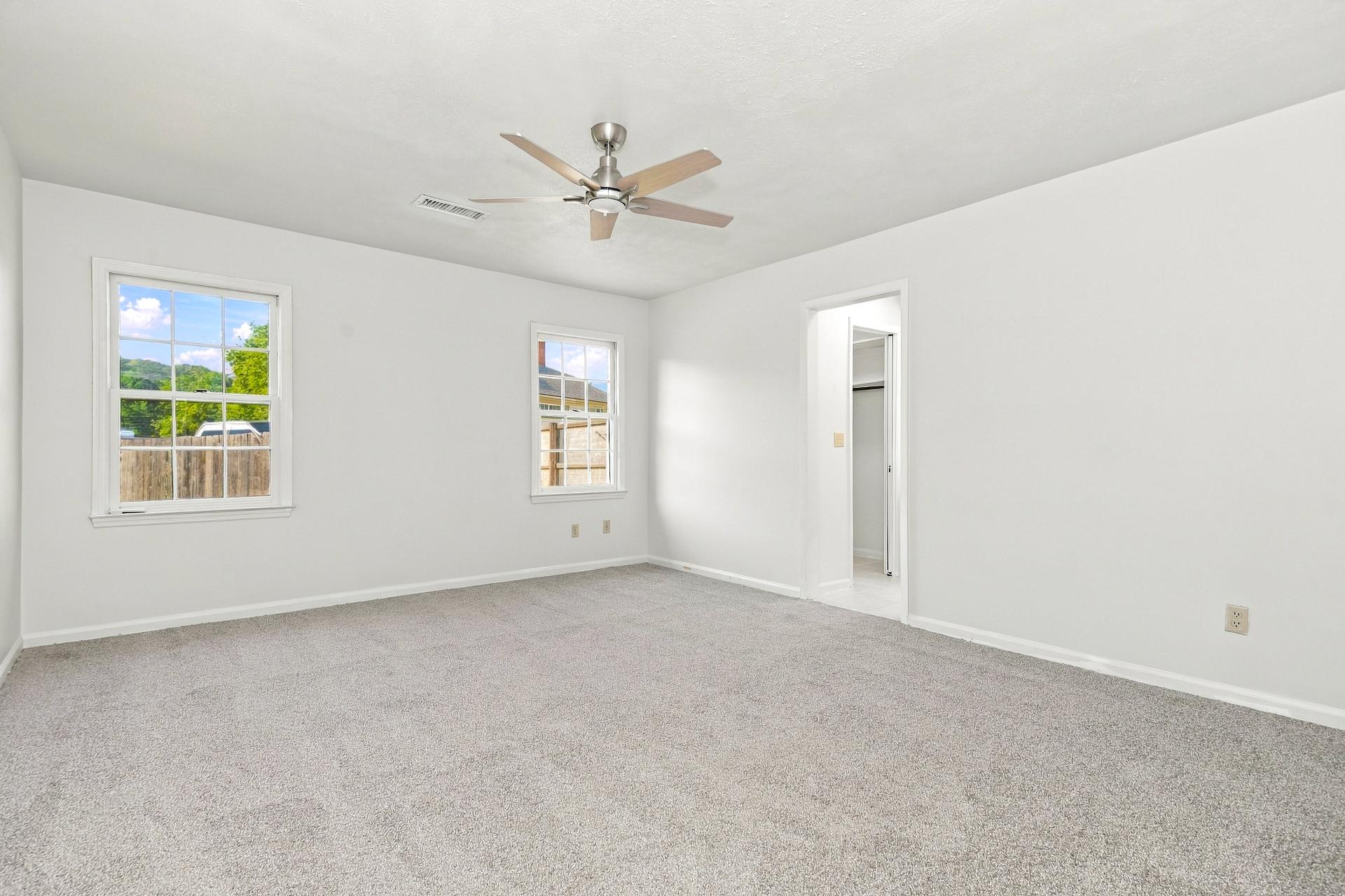 Photo 4 of 20 of 4303 Castlewood Pkwy, Columbus, GA