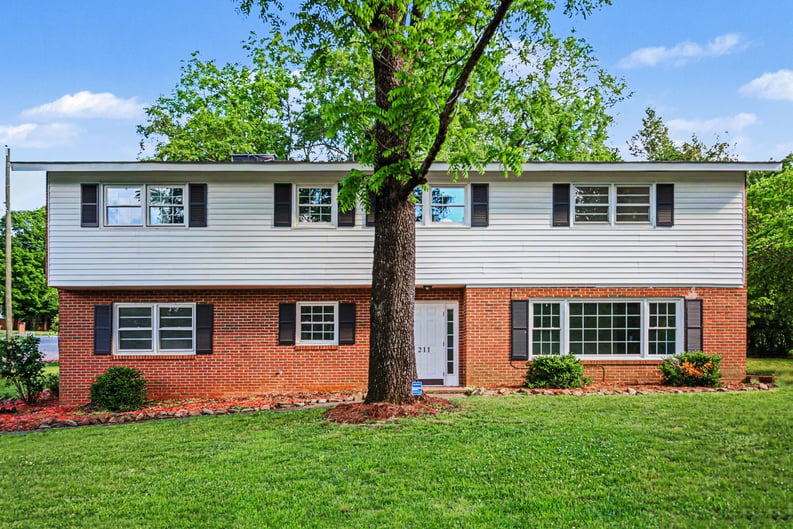 Property photo 1 of 211 Windsor Dr
