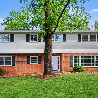 Property photo 1 of 211 Windsor Dr