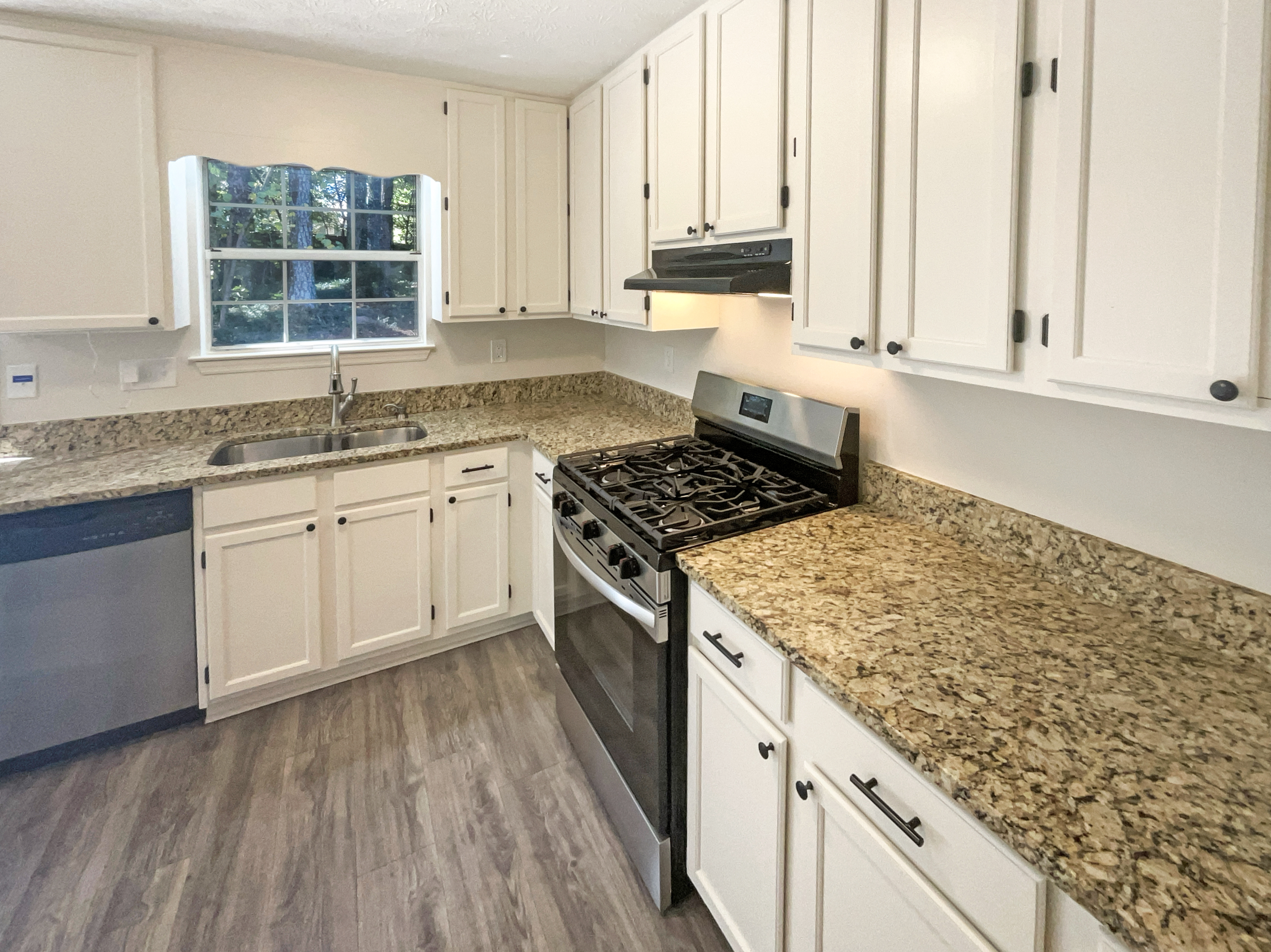 Photo 9 of 27 of 1281 Parkwood Chase NW, Acworth, GA