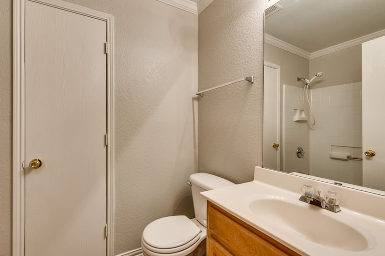 Photo 24 of 27 - 564 Dylan Ct, Azle, TX 76020