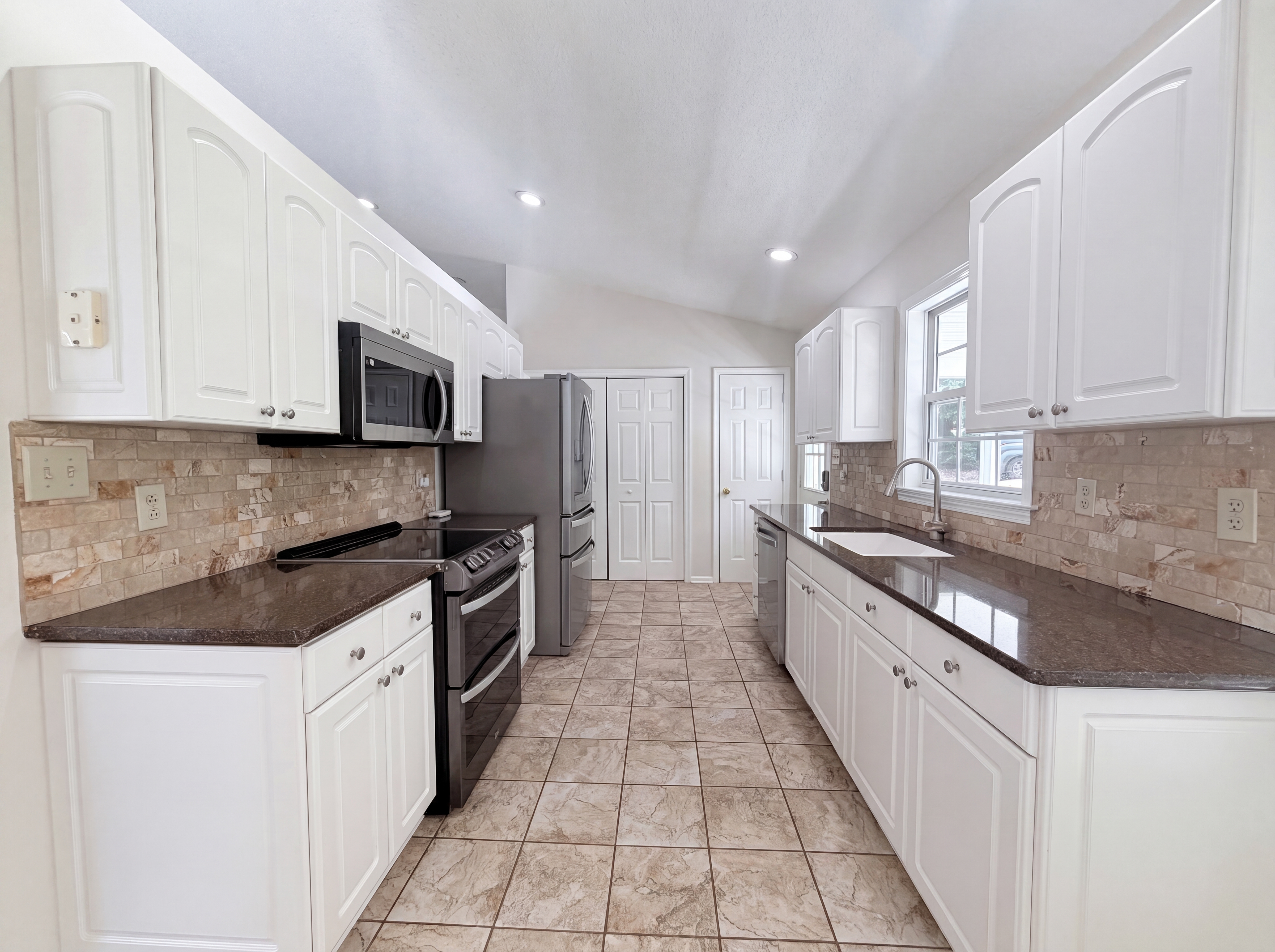 Photo 2 of 17 of 221 Grandview Dr, Statesville, NC