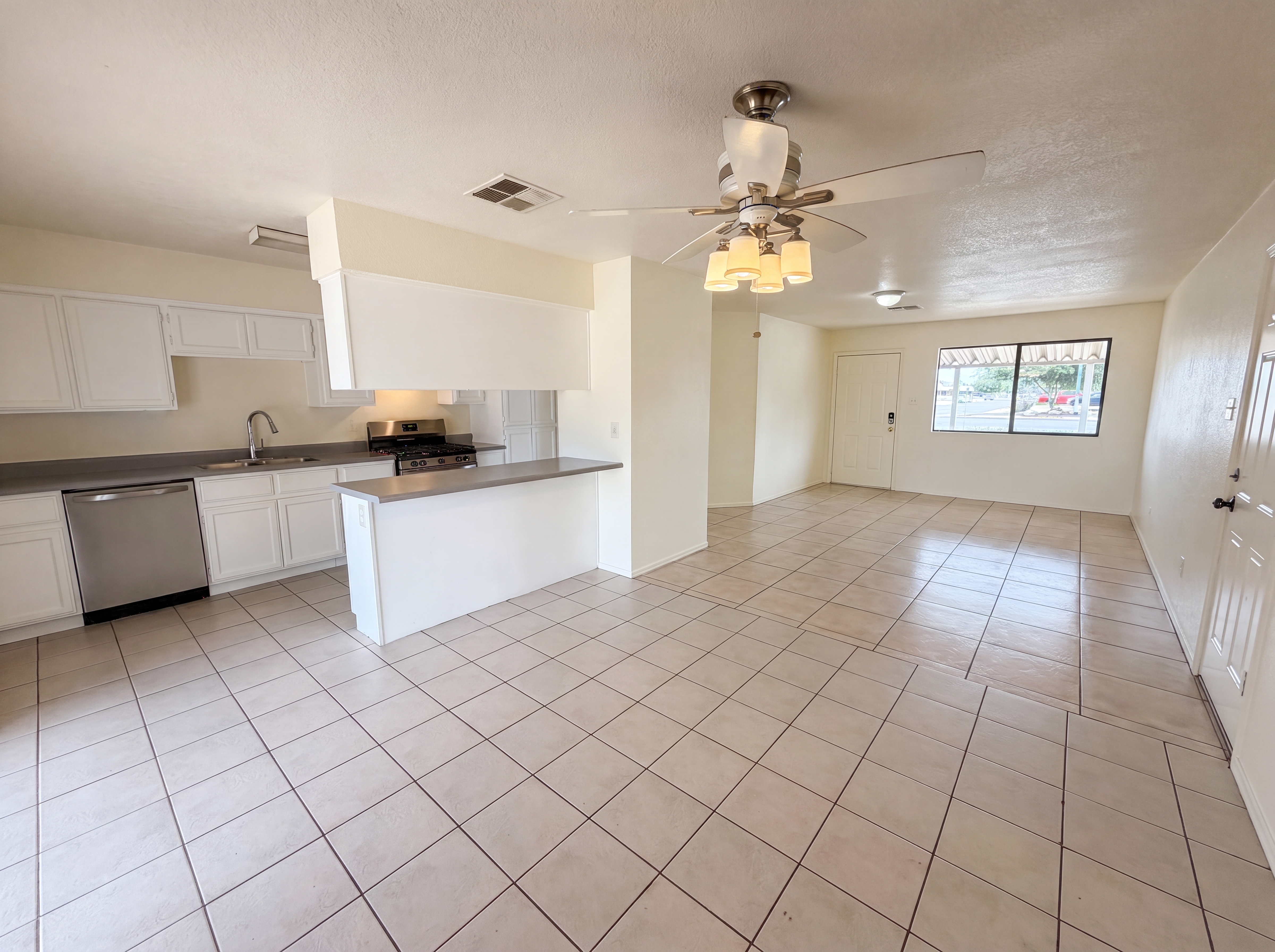 Photo 13 of 19 of 4636 N 67th Ave, Phoenix, AZ