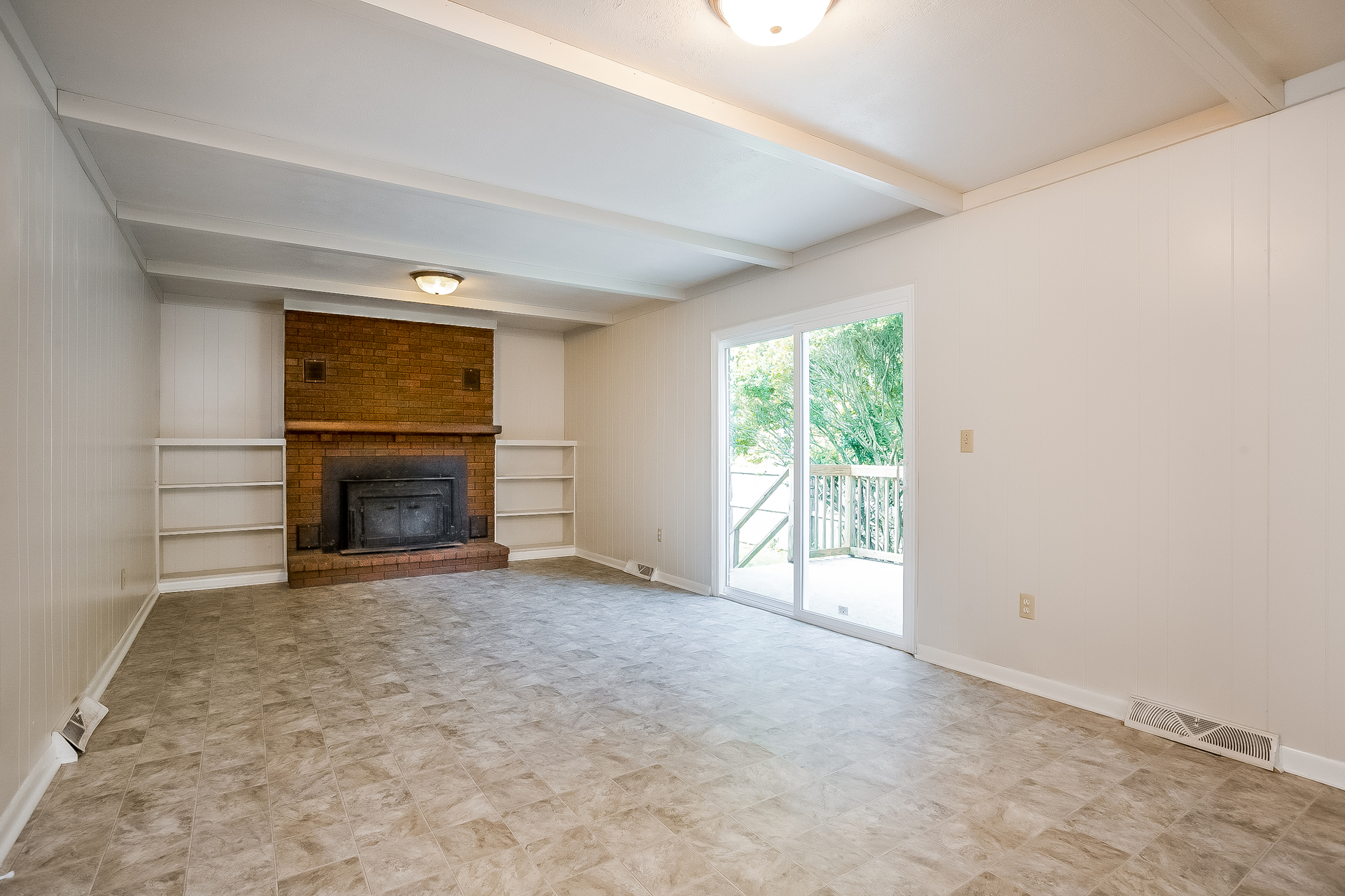 Photo 4 of 22 of 214 Meadow Ln, La Follette, TN