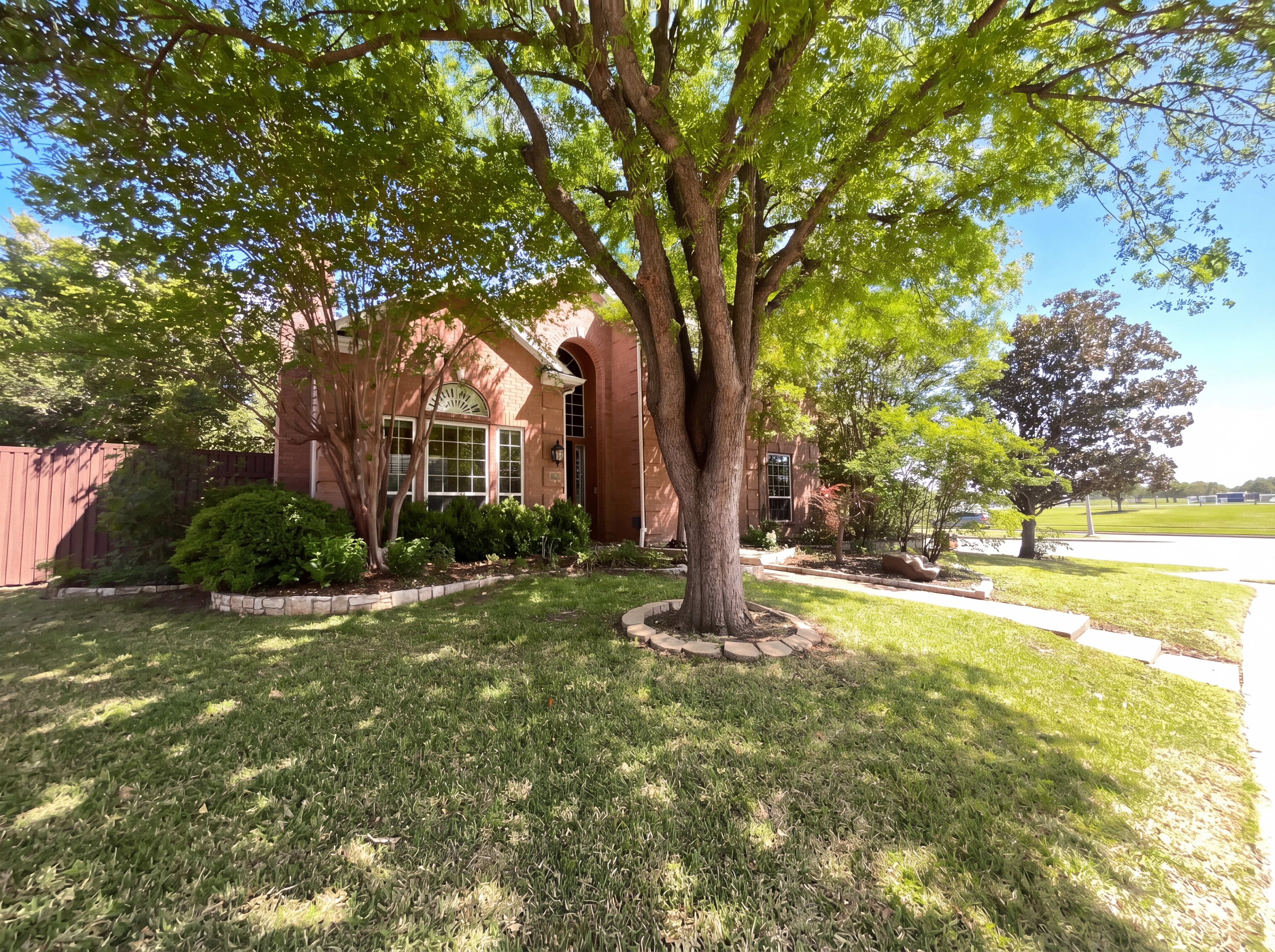 Photo 17 of 19 of 2400 Creekview Dr, Plano, TX