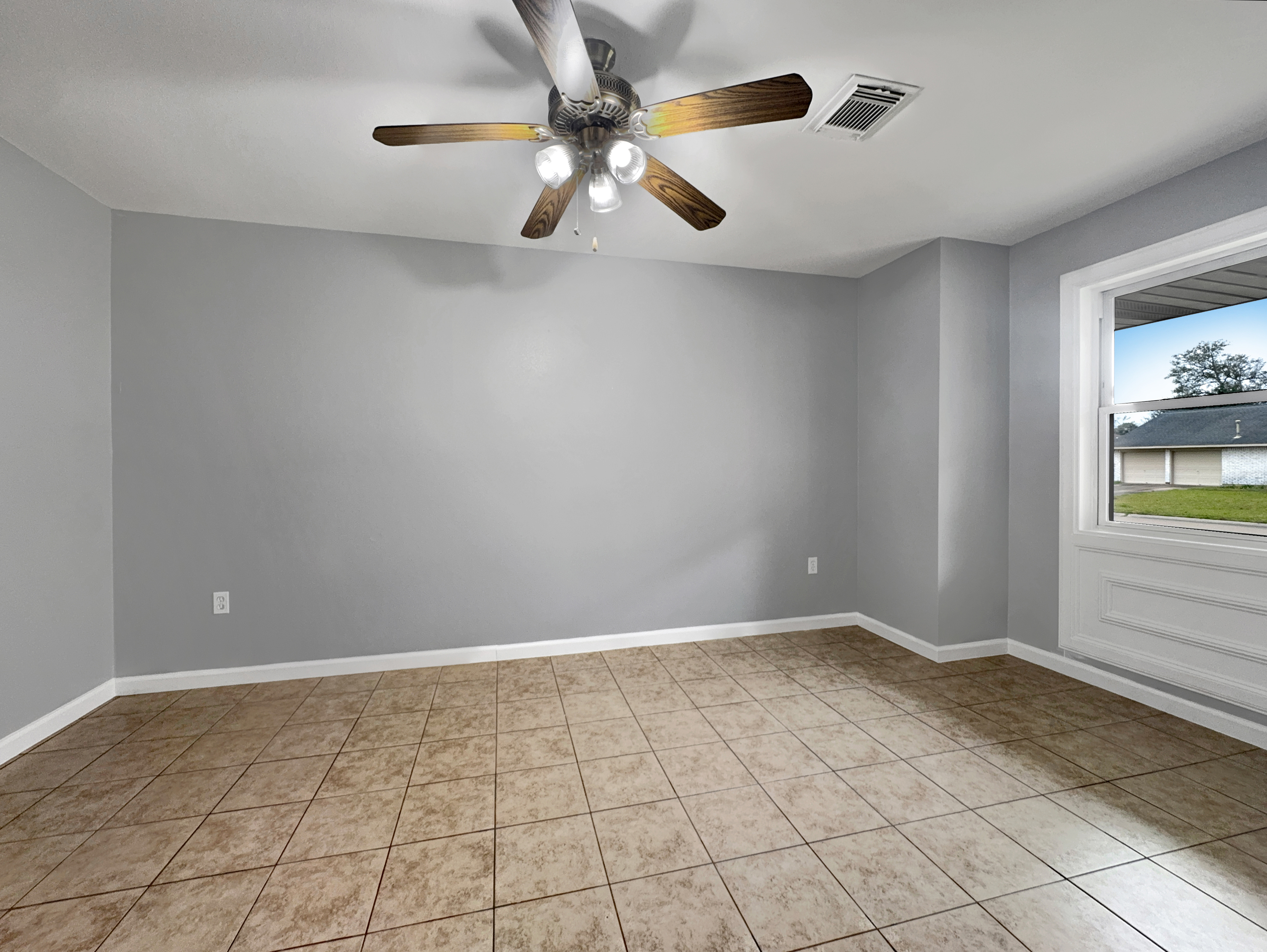Photo 9 of 16 of 2103 Williamsburg Ct N, League City, TX