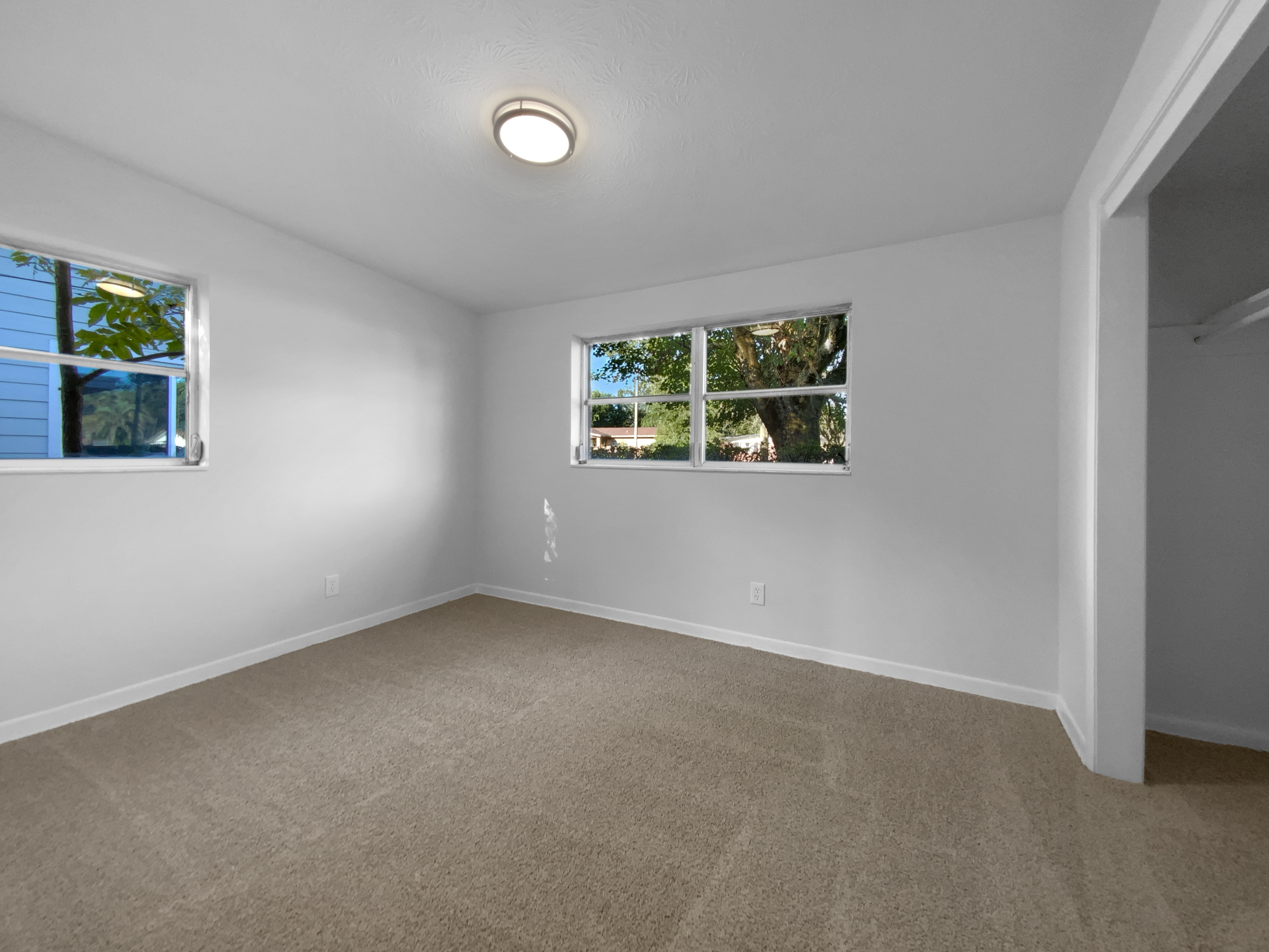 Photo 17 of 23 of 3319 Victoria Ct E, Jacksonville, FL