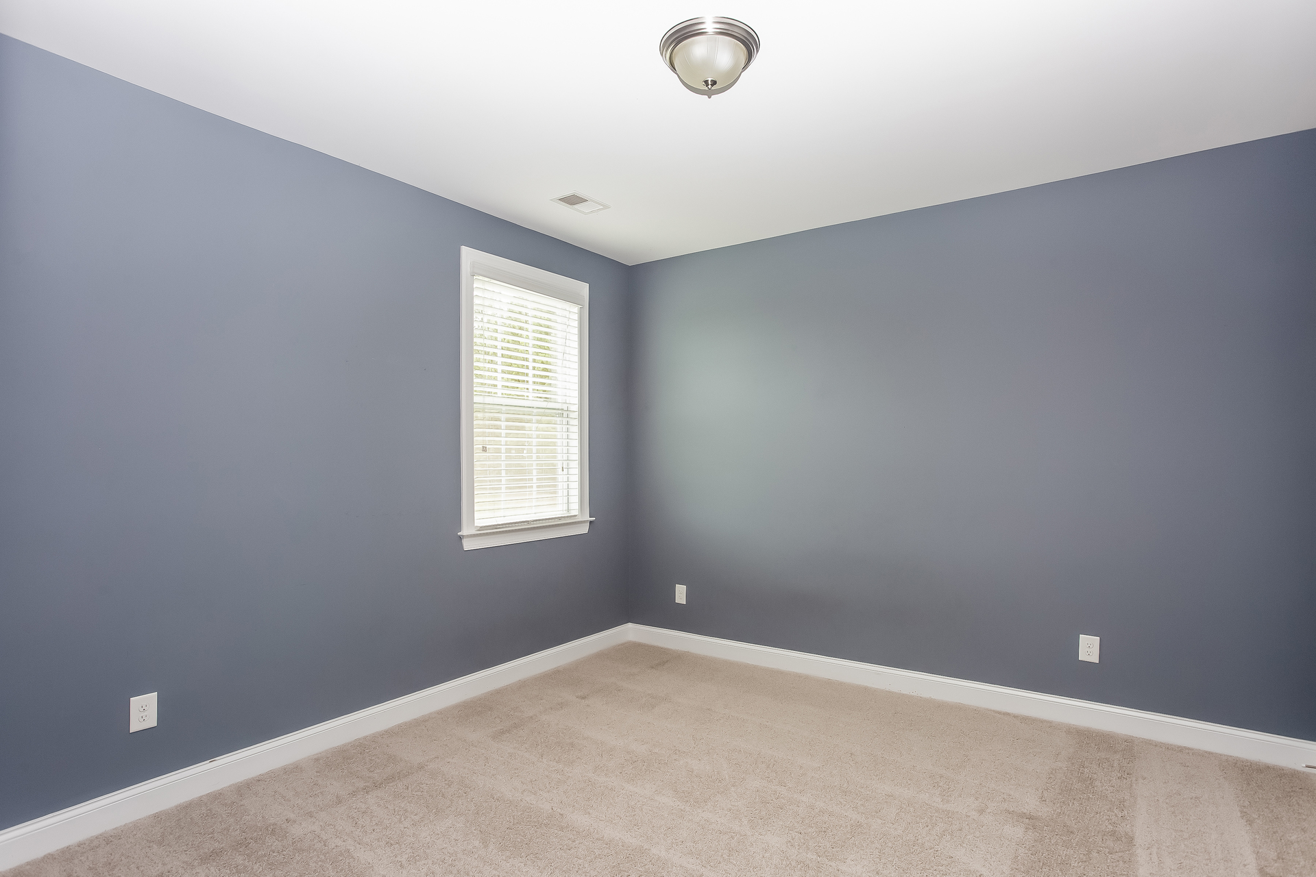 Photo 18 of 37 of 205 N Centurion Ln, Mount Holly, NC