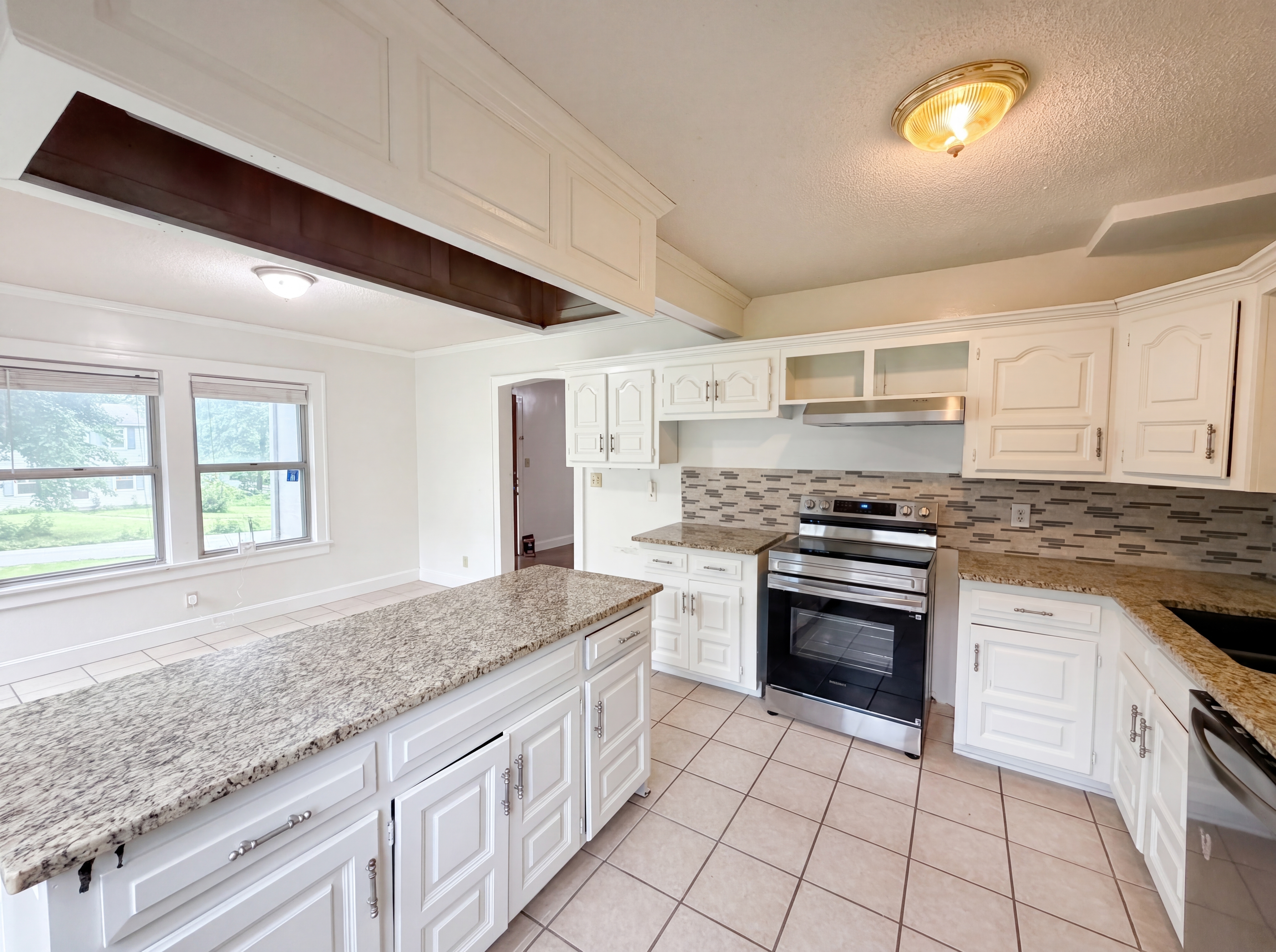Photo 13 of 21 of 11304 E 55th Ter, Raytown, MO