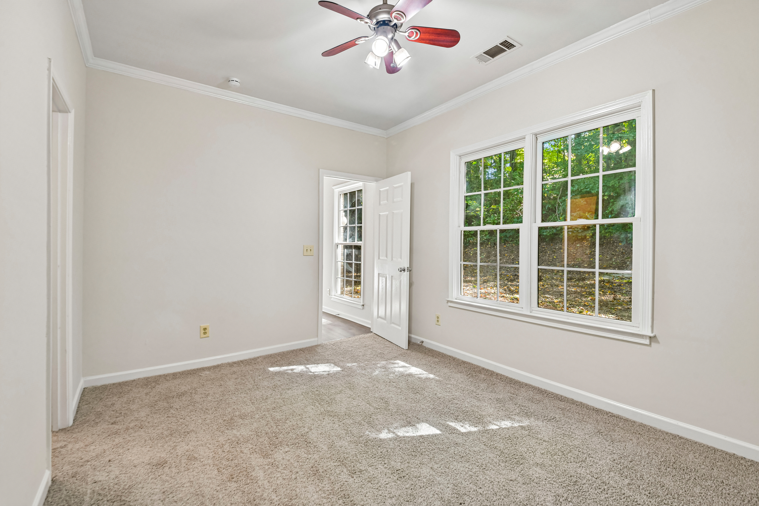 Photo 11 of 20 of 5818 Cobb Mdw, Norcross, GA