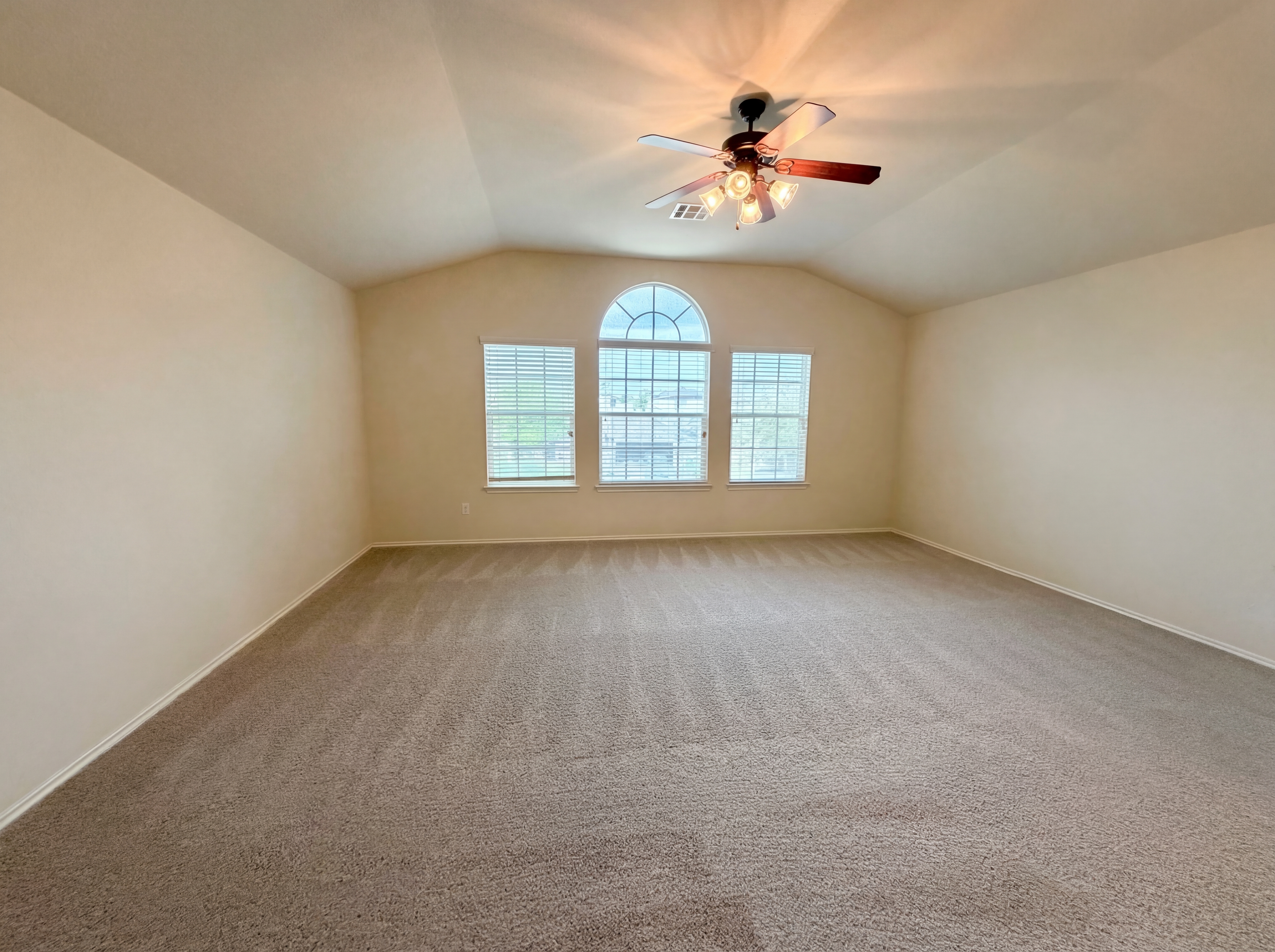 Photo 16 of 24 of 6206 Suellen Ln, Killeen, TX