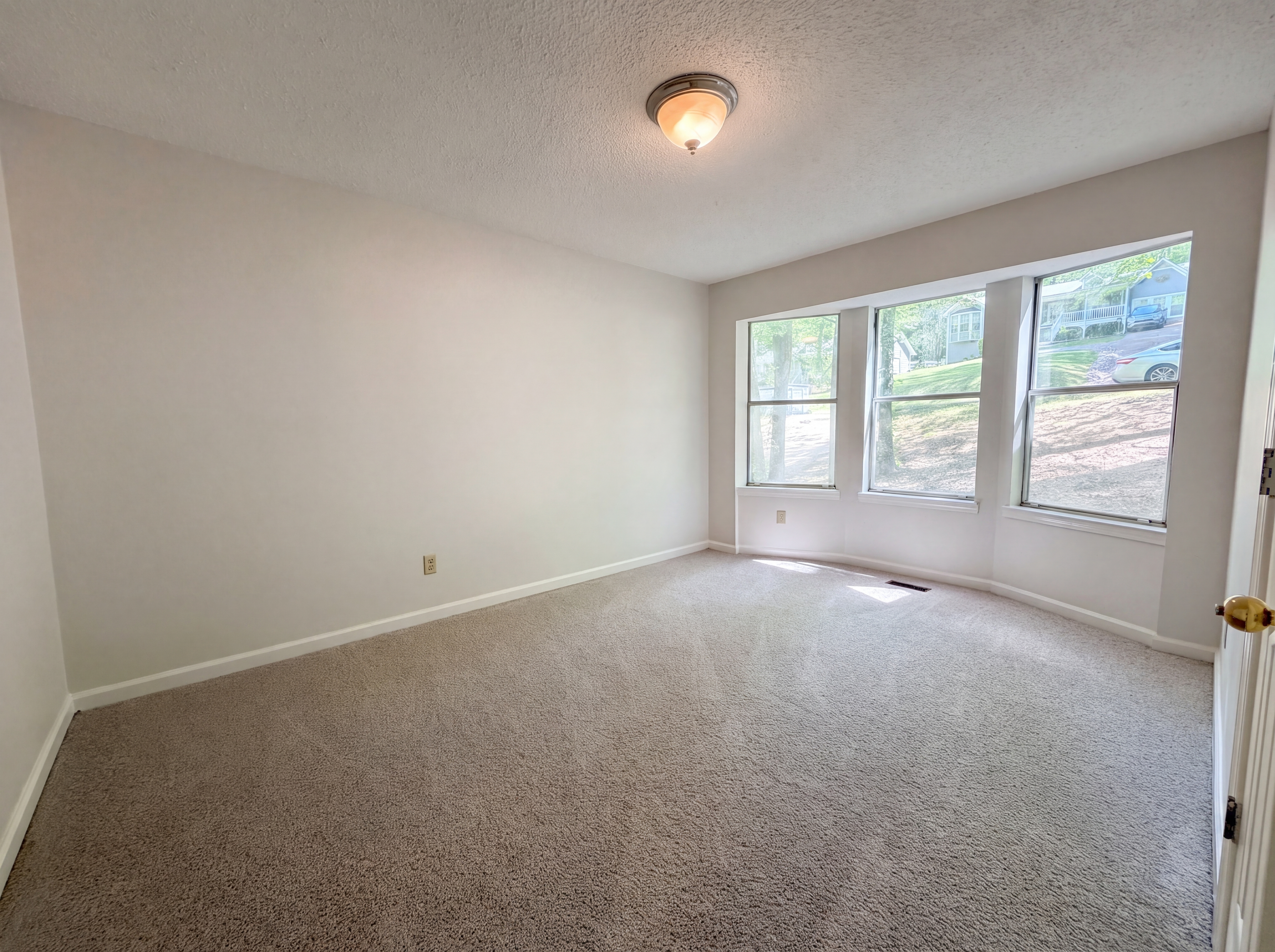 Photo 8 of 20 of 5816 Janet Dr, Trussville, AL