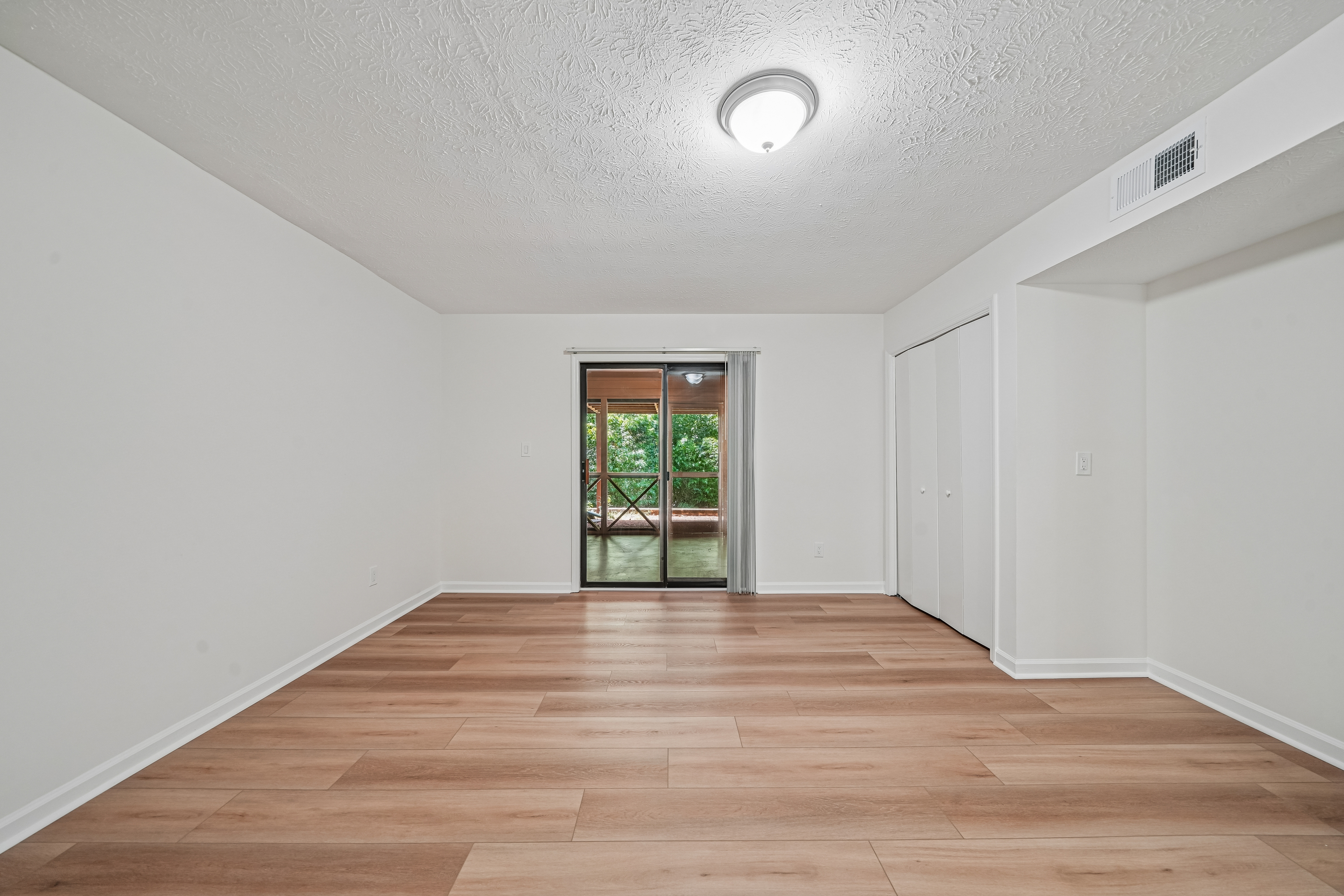 Photo 3 of 20 of 4212 Stillwater Dr, Duluth, GA