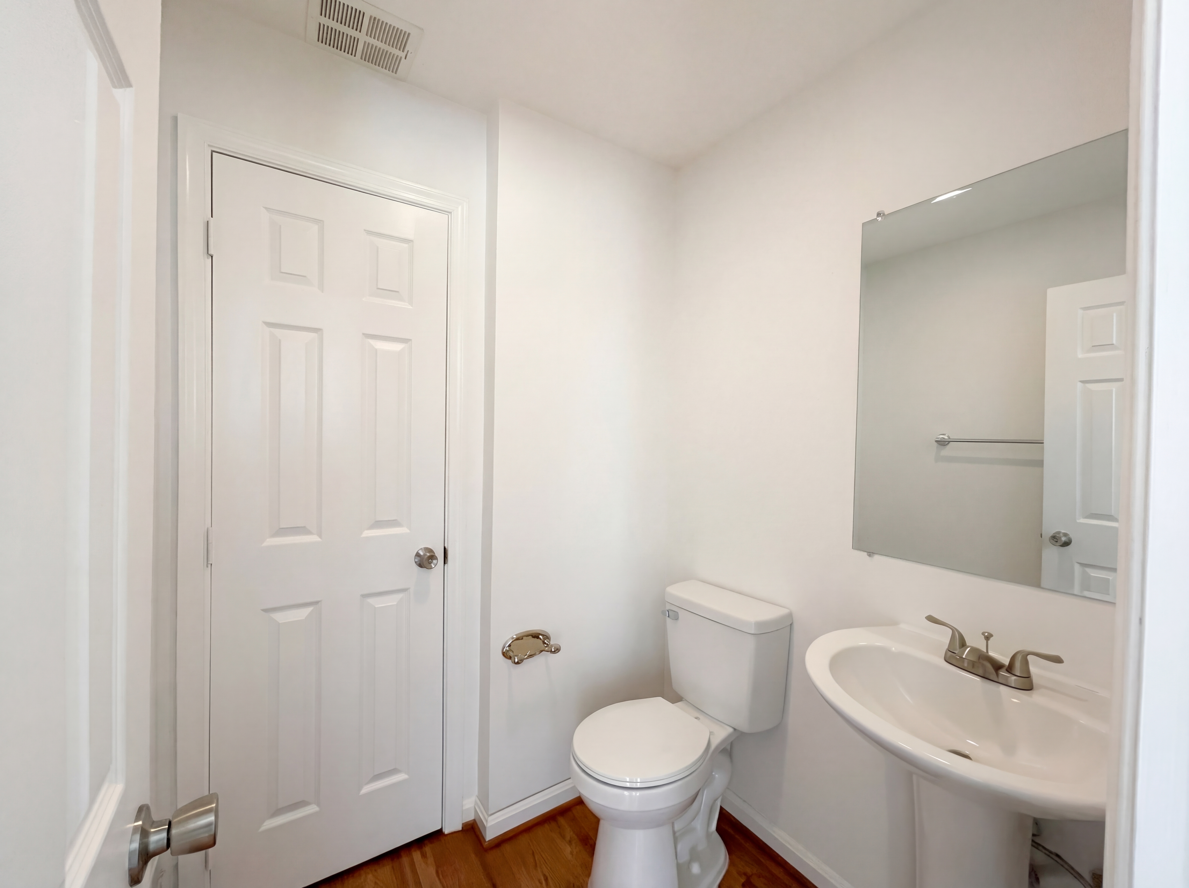 Photo 20 of 48 of 13907 Castle Ct, Chantilly, VA