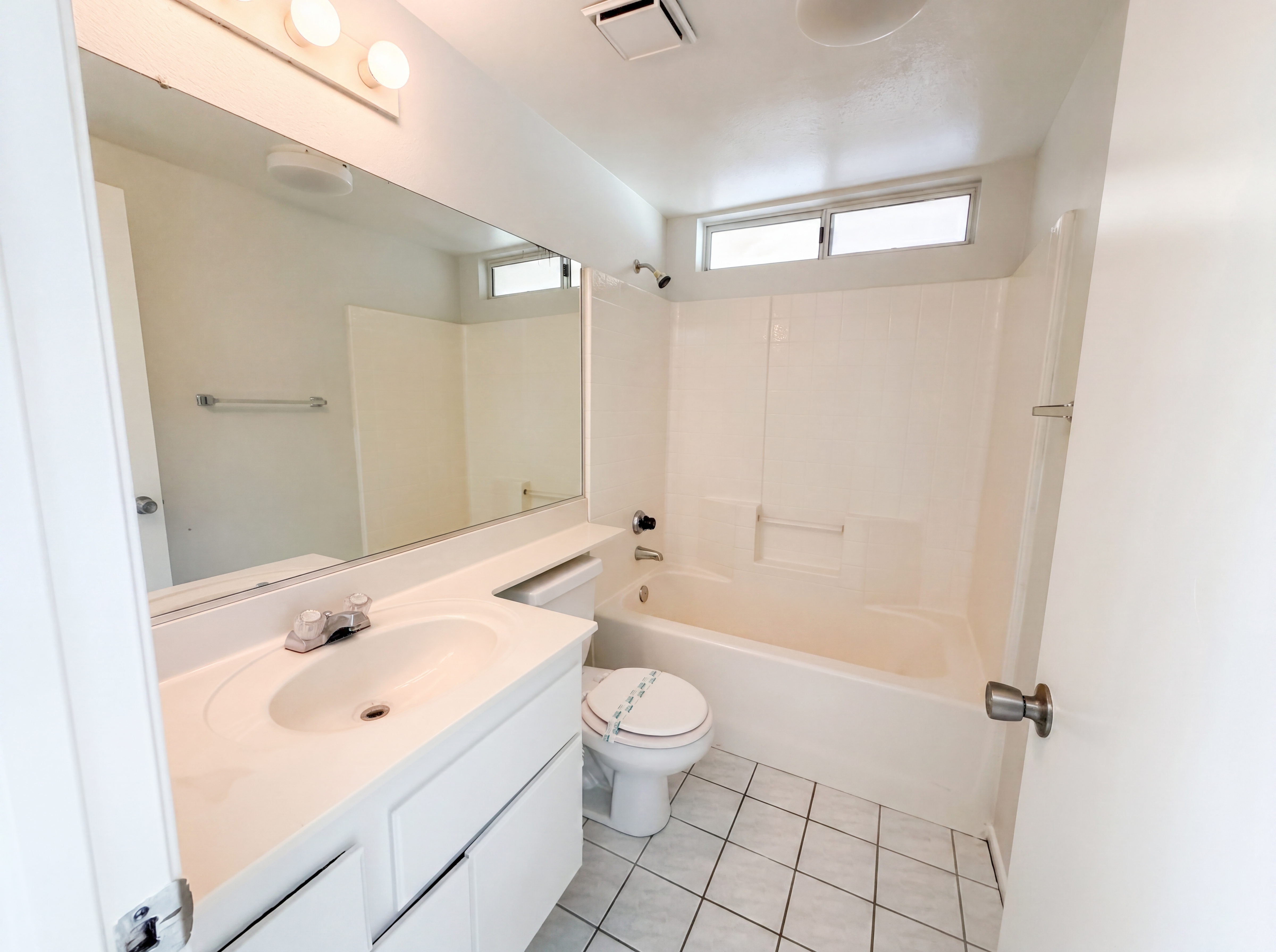 Photo 12 of 23 of 2565 W Fairview Dr, Rialto, CA