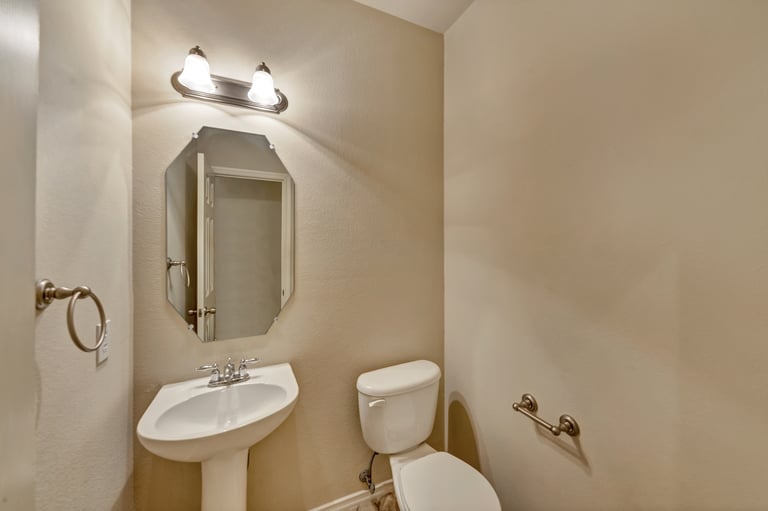 Photo 33 of 36 - 5536 Lavaca Rd, Grand Prairie, TX 75052