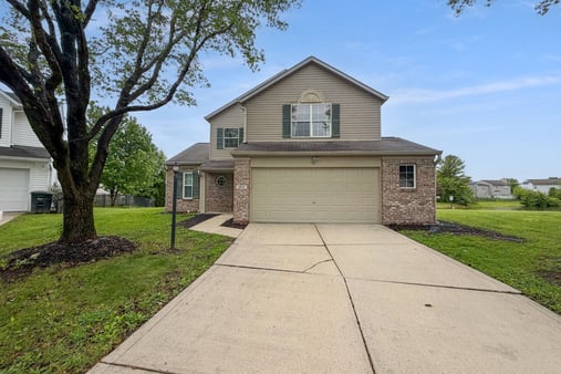 Photo 1 of 24 of 3211 Waterloo Cir, Indianapolis, IN