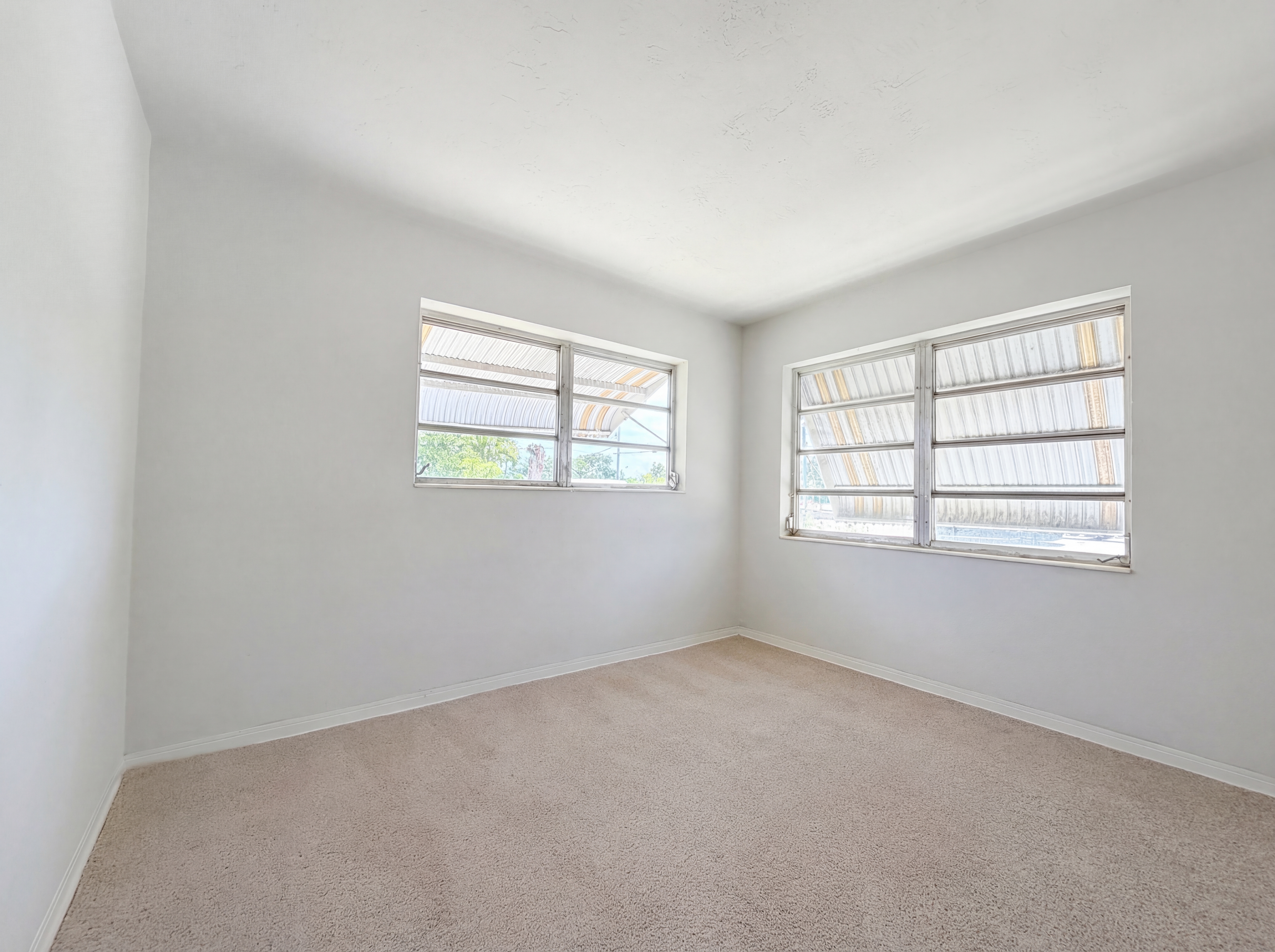 Photo 4 of 17 of 5921 SW 41st St, West Park, FL