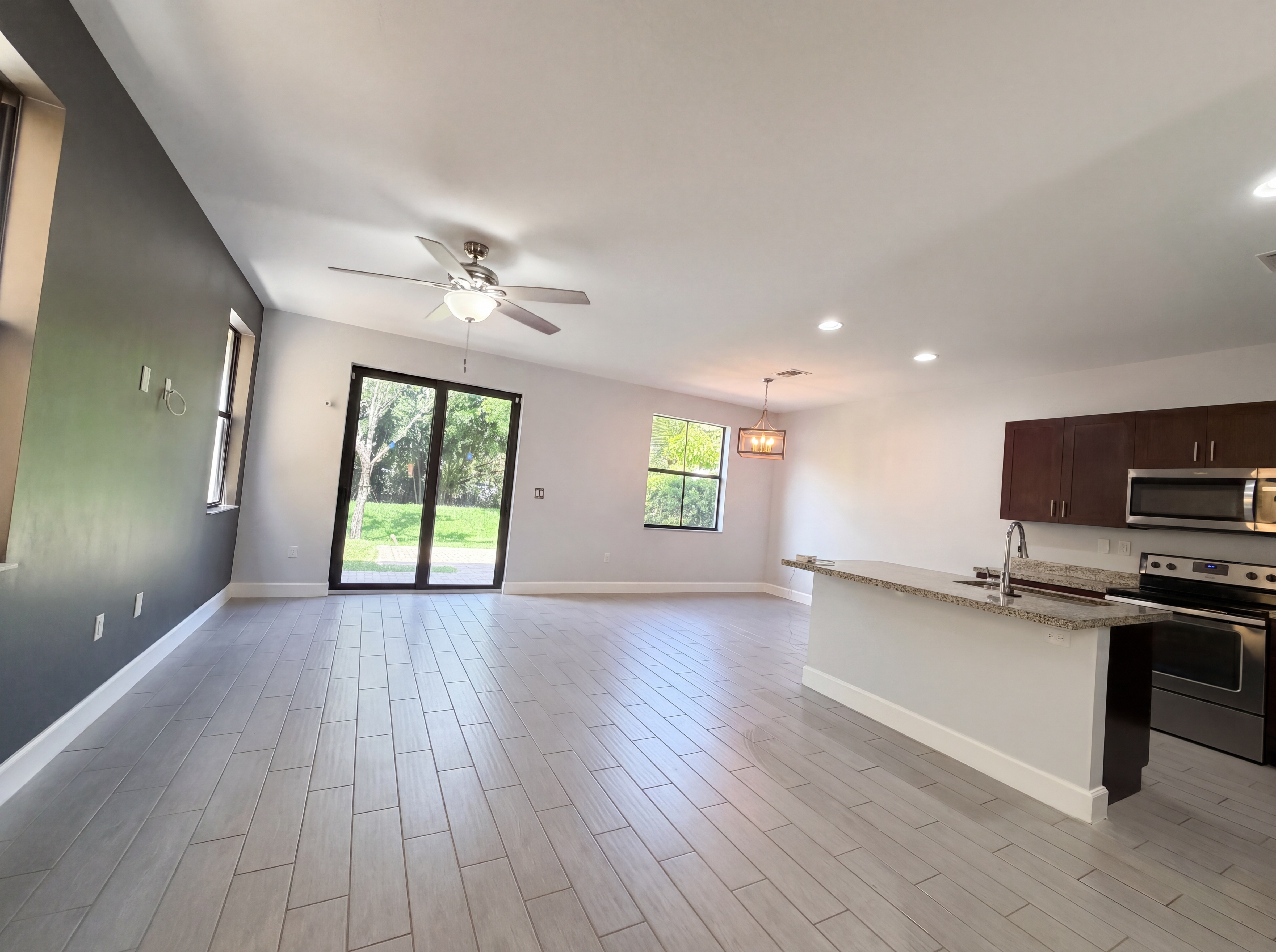 Photo 7 of 26 of 5213 NW 50th Ter, Tamarac, FL