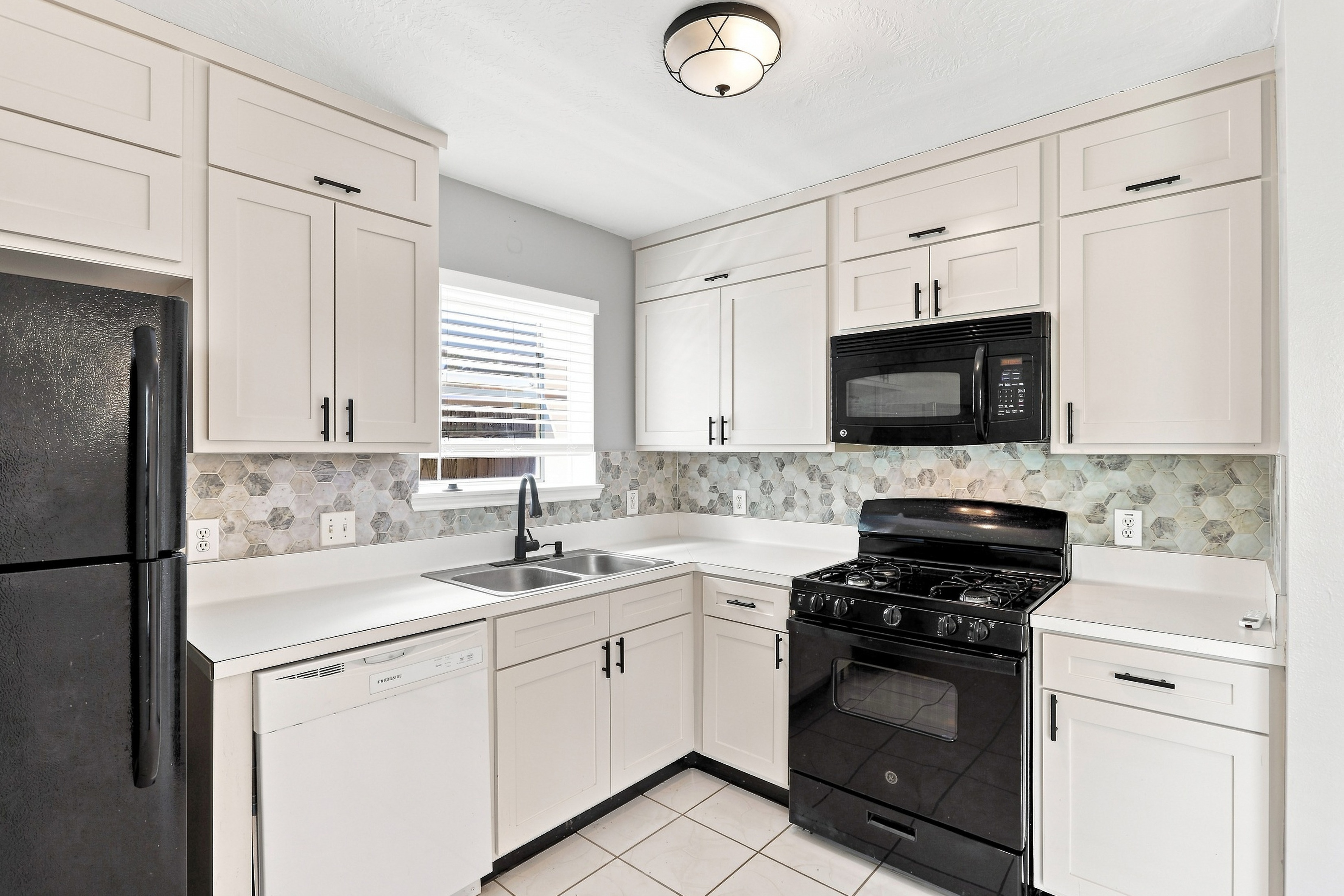 Photo 6 of 26 of 22906 Sherioaks Ln, Spring, TX