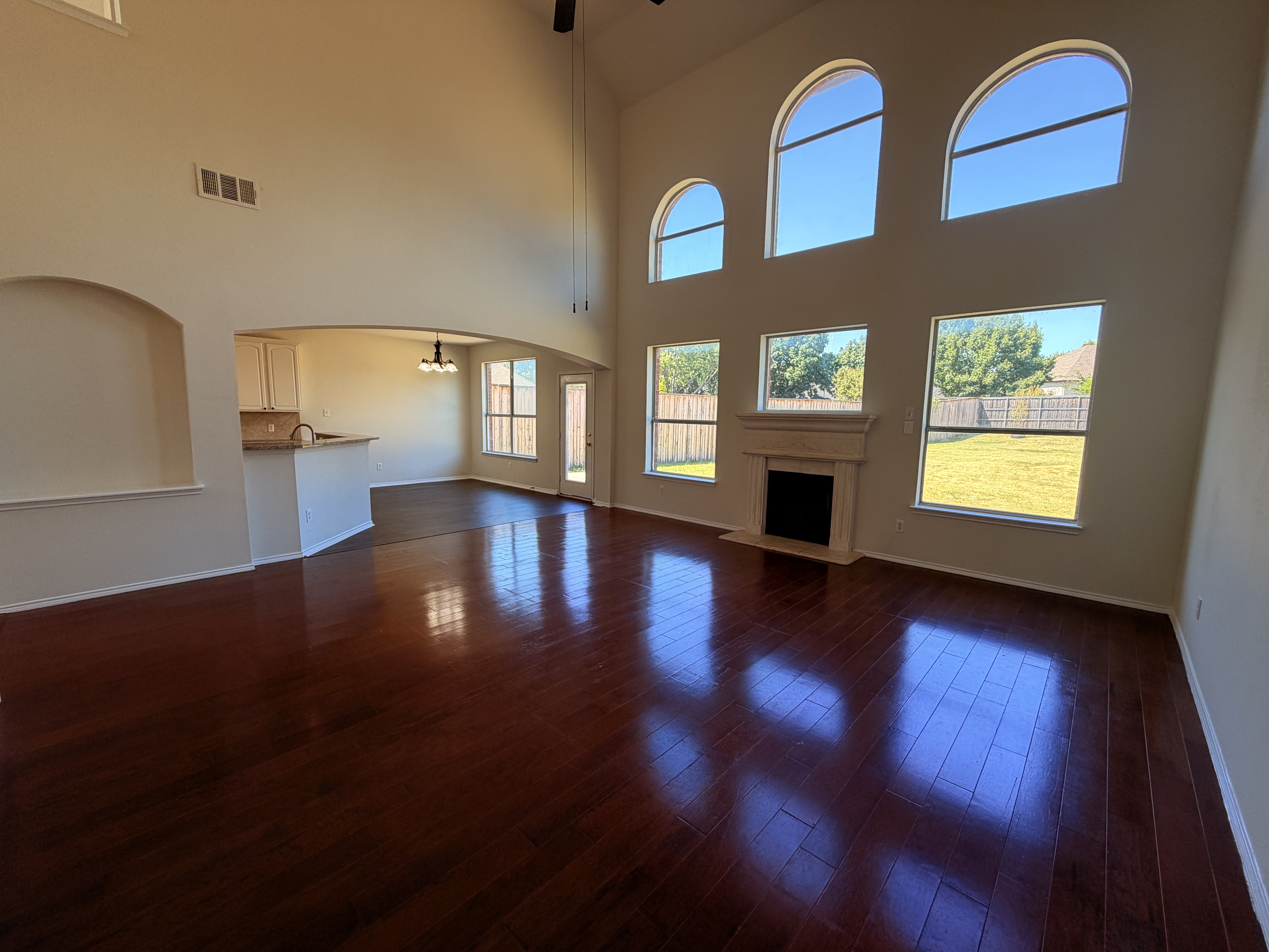 Photo 12 of 34 of 217 Green Acres Dr, Murphy, TX