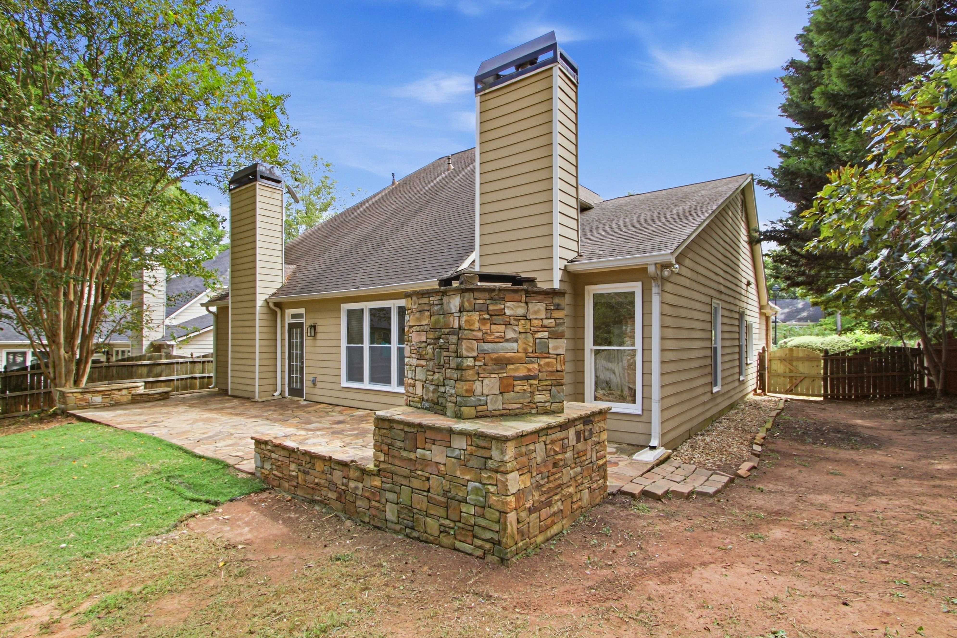 Photo 27 of 30 of 500 Camber Woods Dr, Roswell, GA