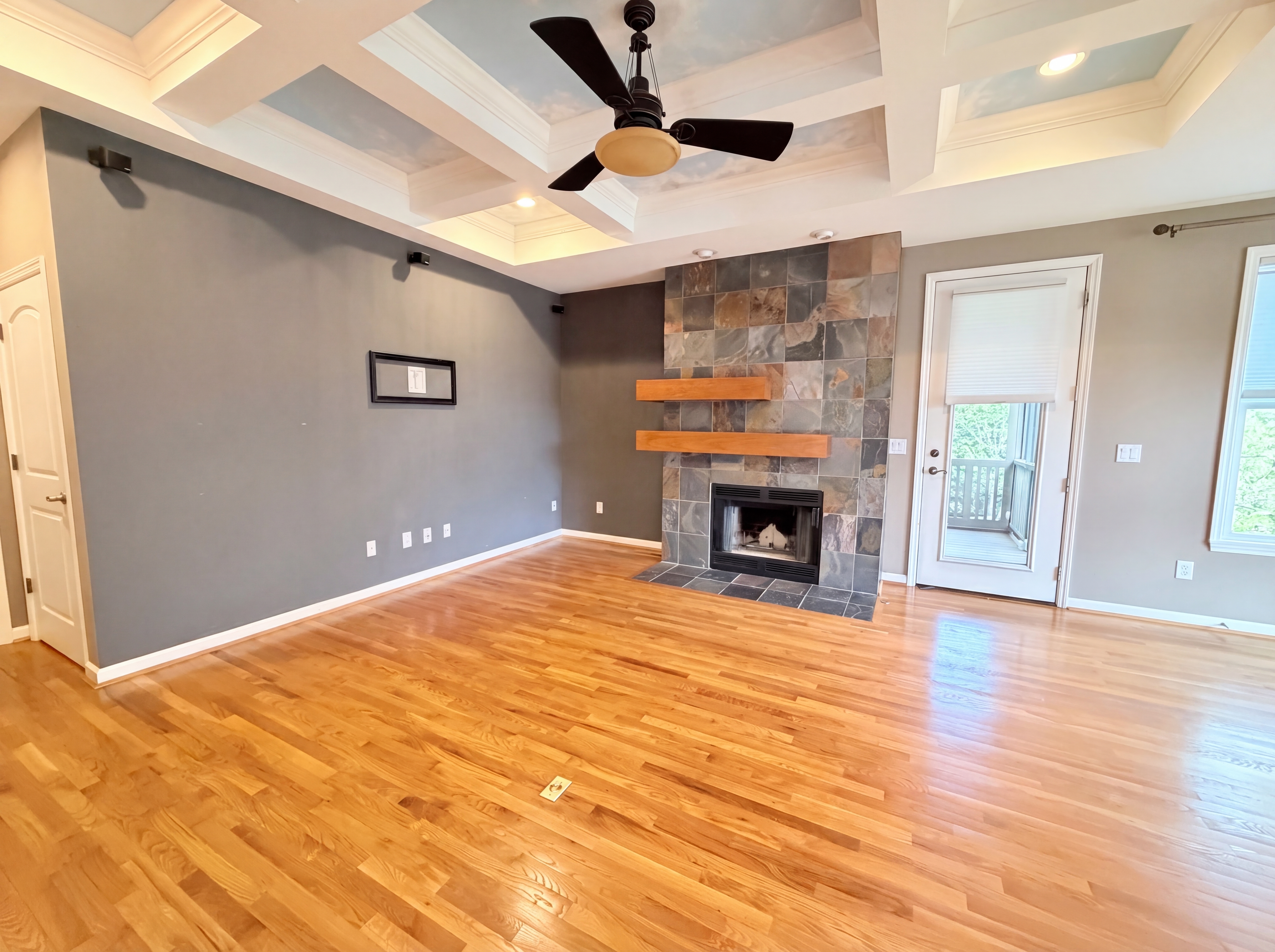 Photo 3 of 29 of 8016 Stonegate Dr, Cincinnati, OH