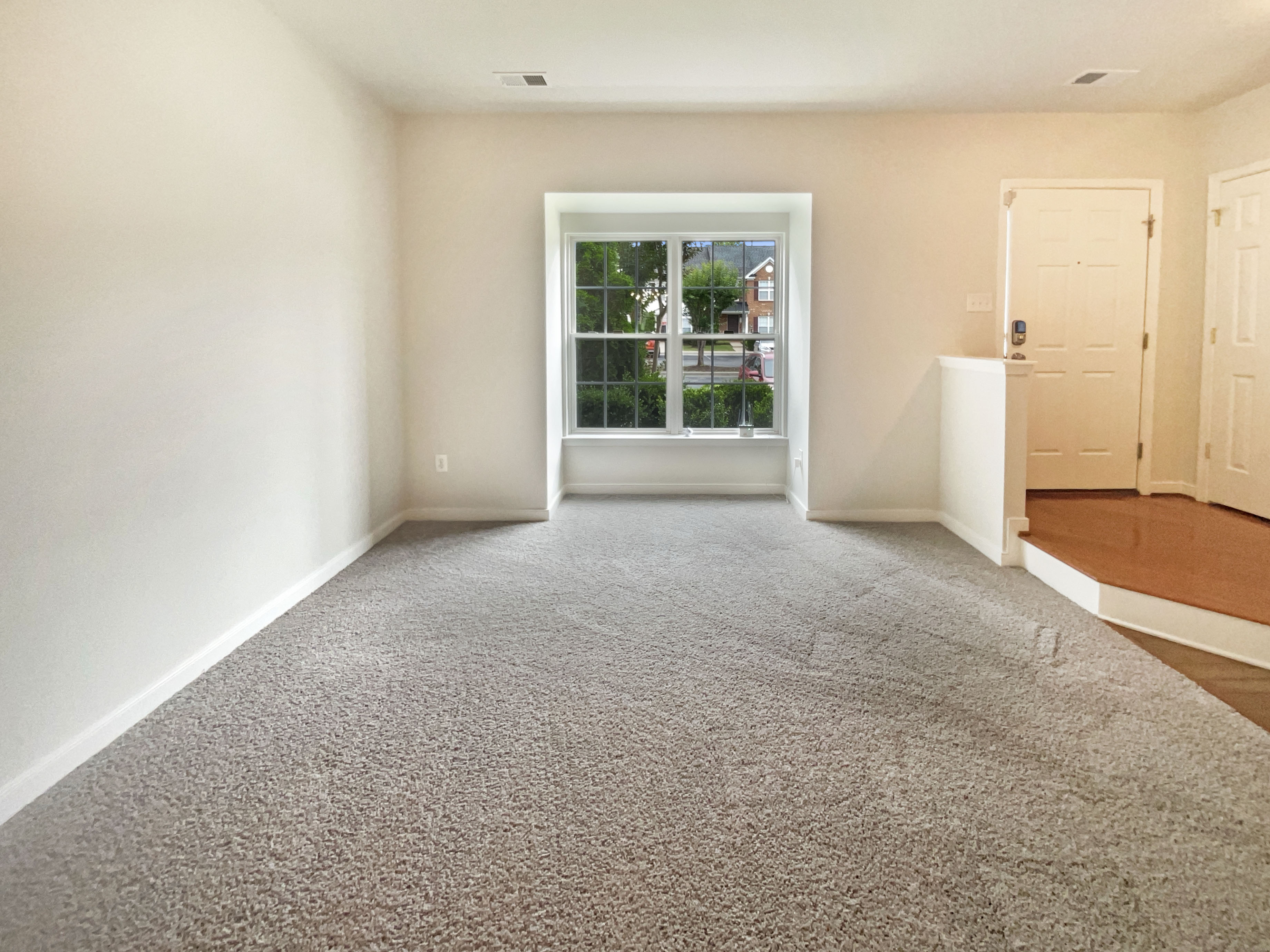 Photo 3 of 22 of 4116 Dominion Townes Cir, Richmond, VA