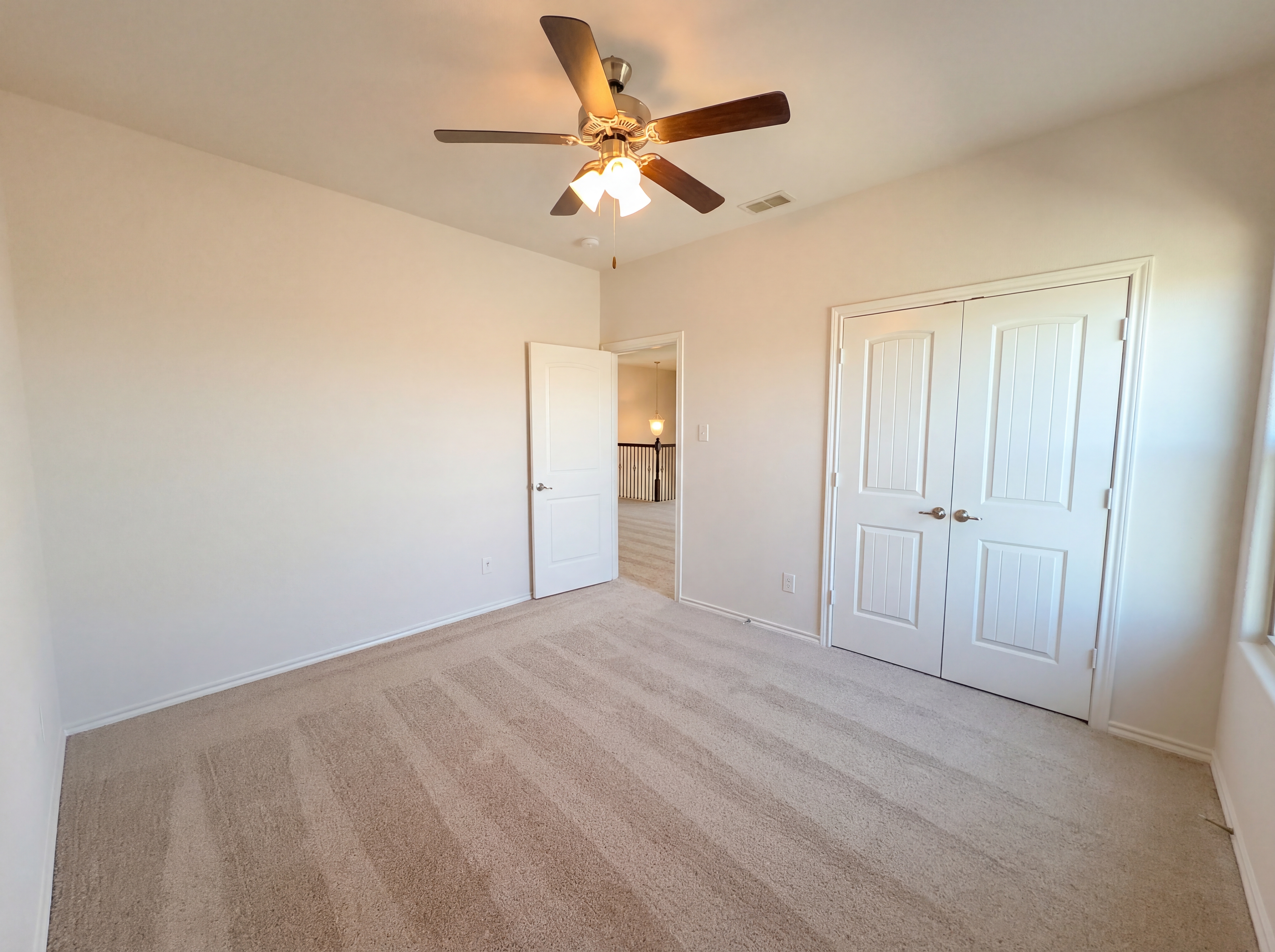 Photo 4 of 32 of 13824 Langston Lake Dr, Fort Worth, TX