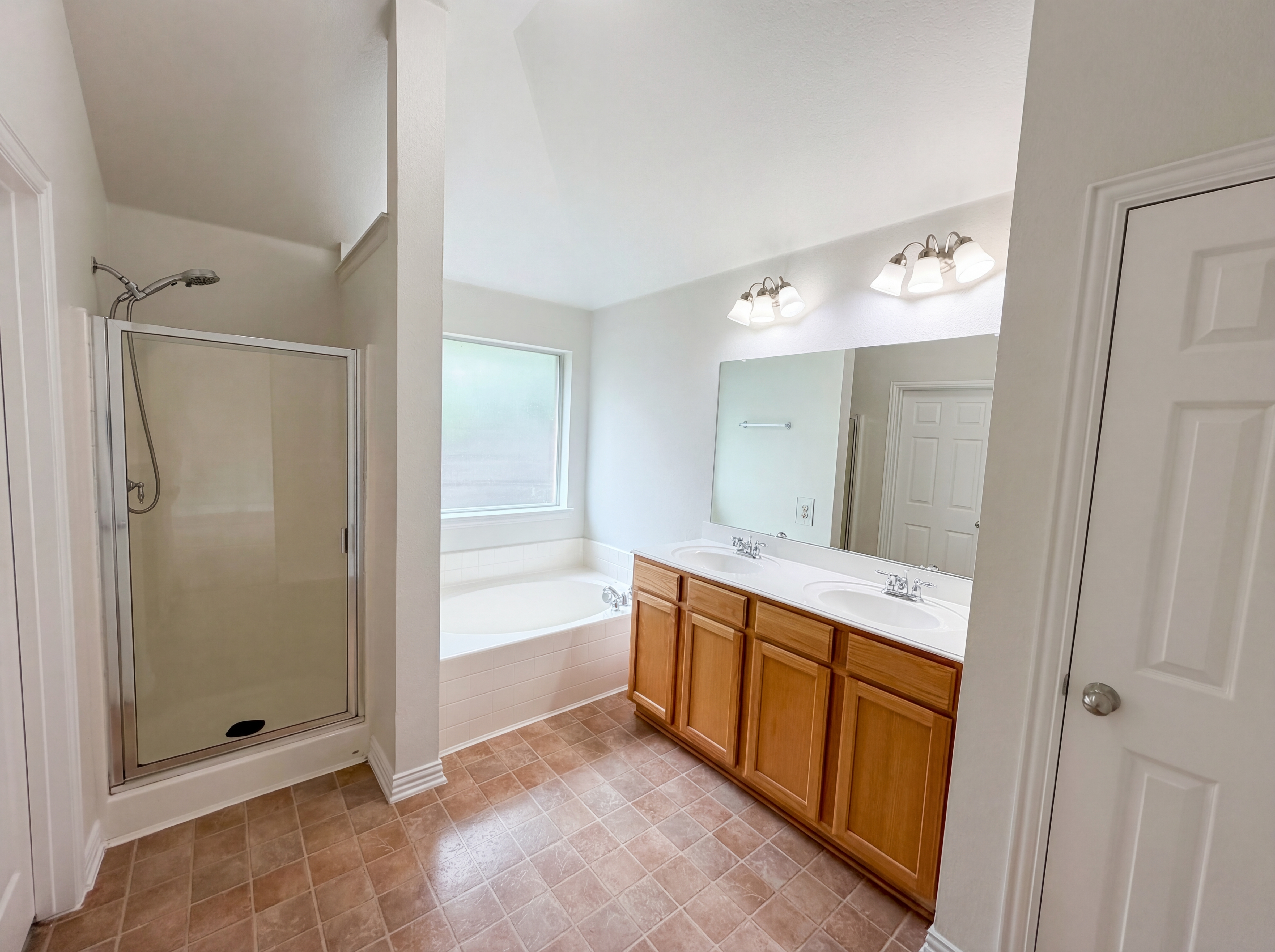 Photo 14 of 18 of 2124 Highland River Dr, Wylie, TX