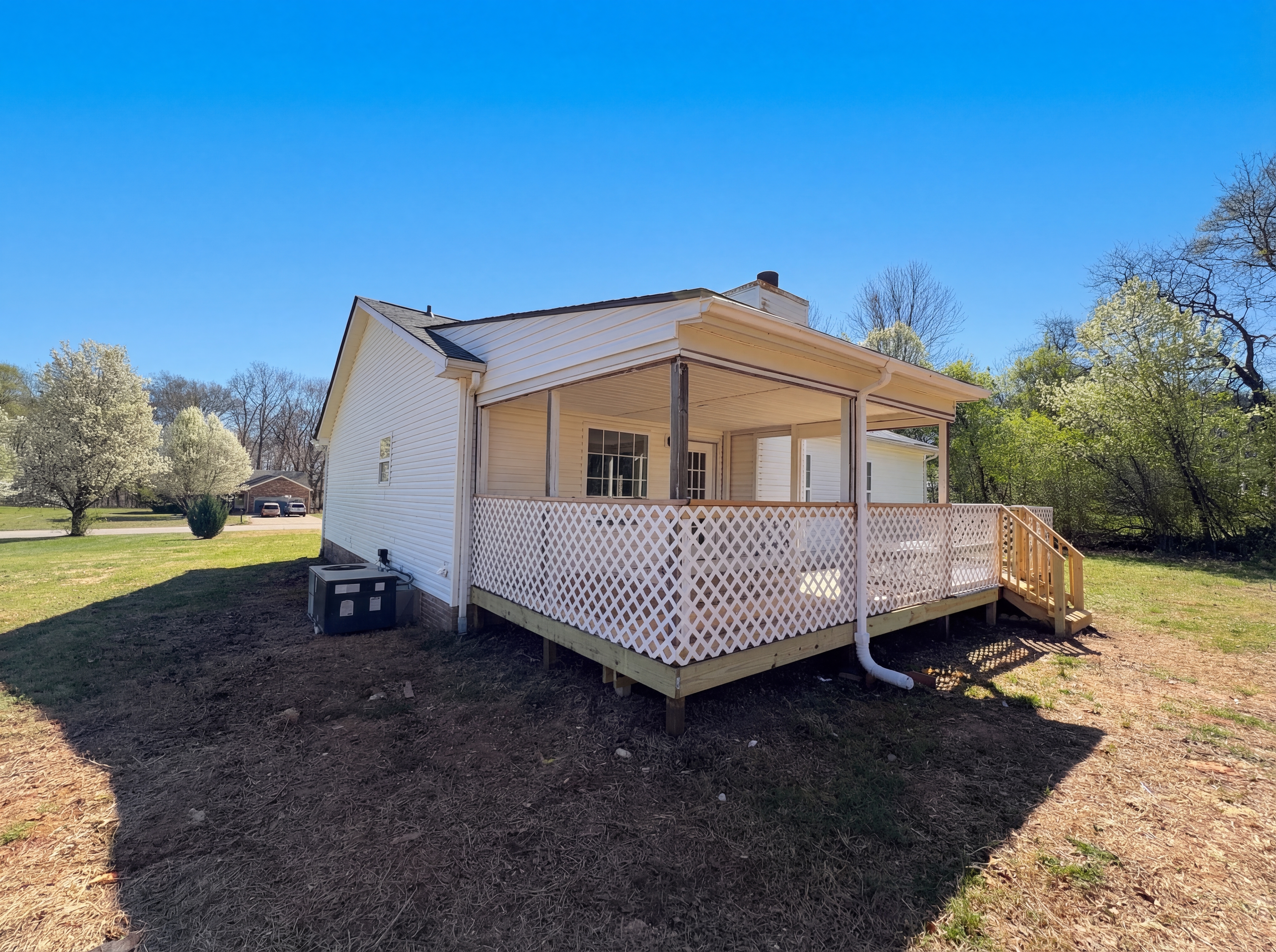 Photo 9 of 15 of 1690 Sparkleberry Dr, Clarksville, TN