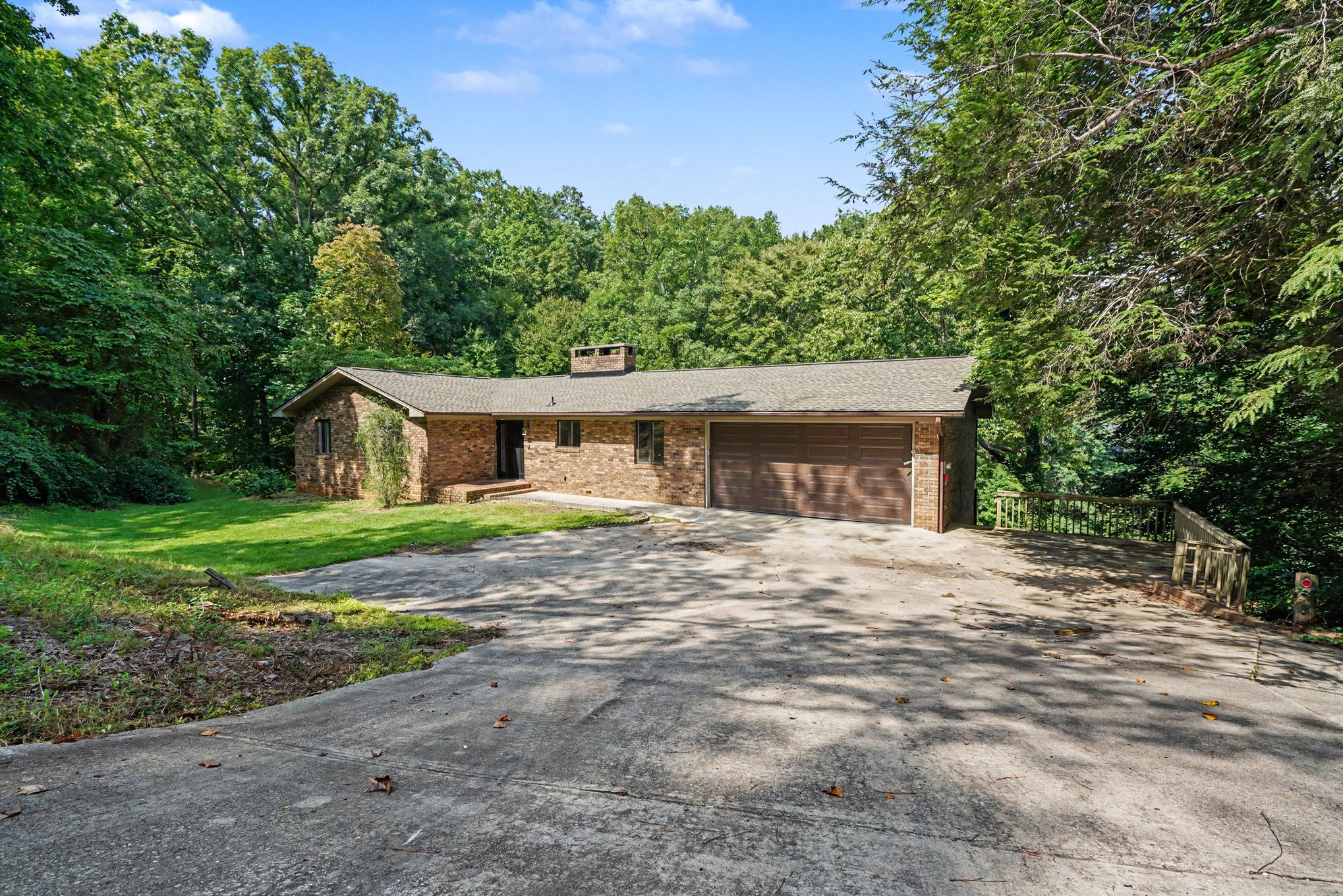 Photo 10 of 39 of 210 Lakeview Dr, Seneca, SC