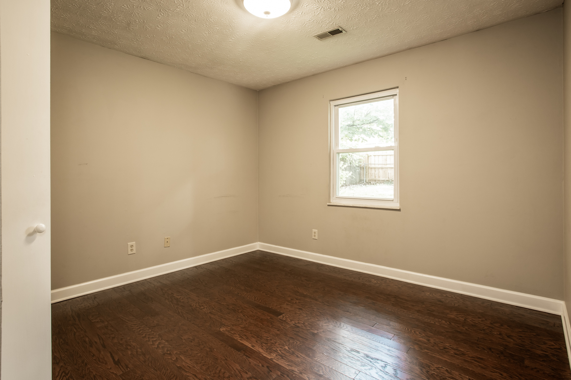Photo 11 of 21 of 6009 Woodbark Trce, Knoxville, TN