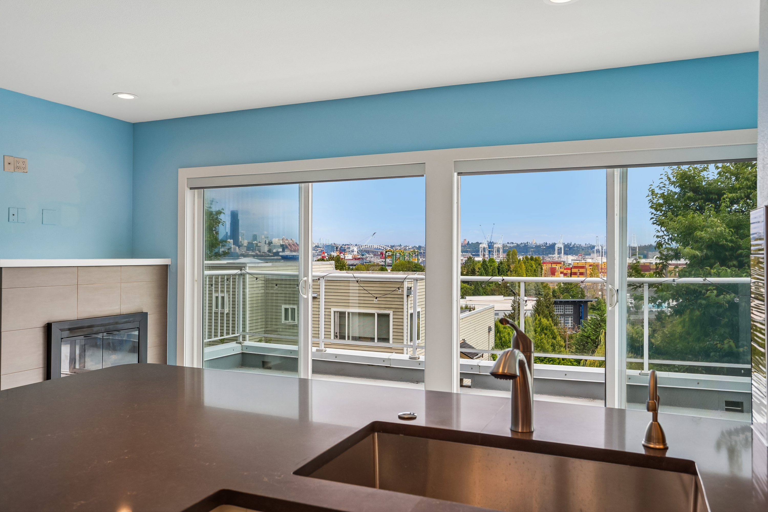 Photo 4 of 38 of 2325 Harbor Ave SW, Seattle, WA
