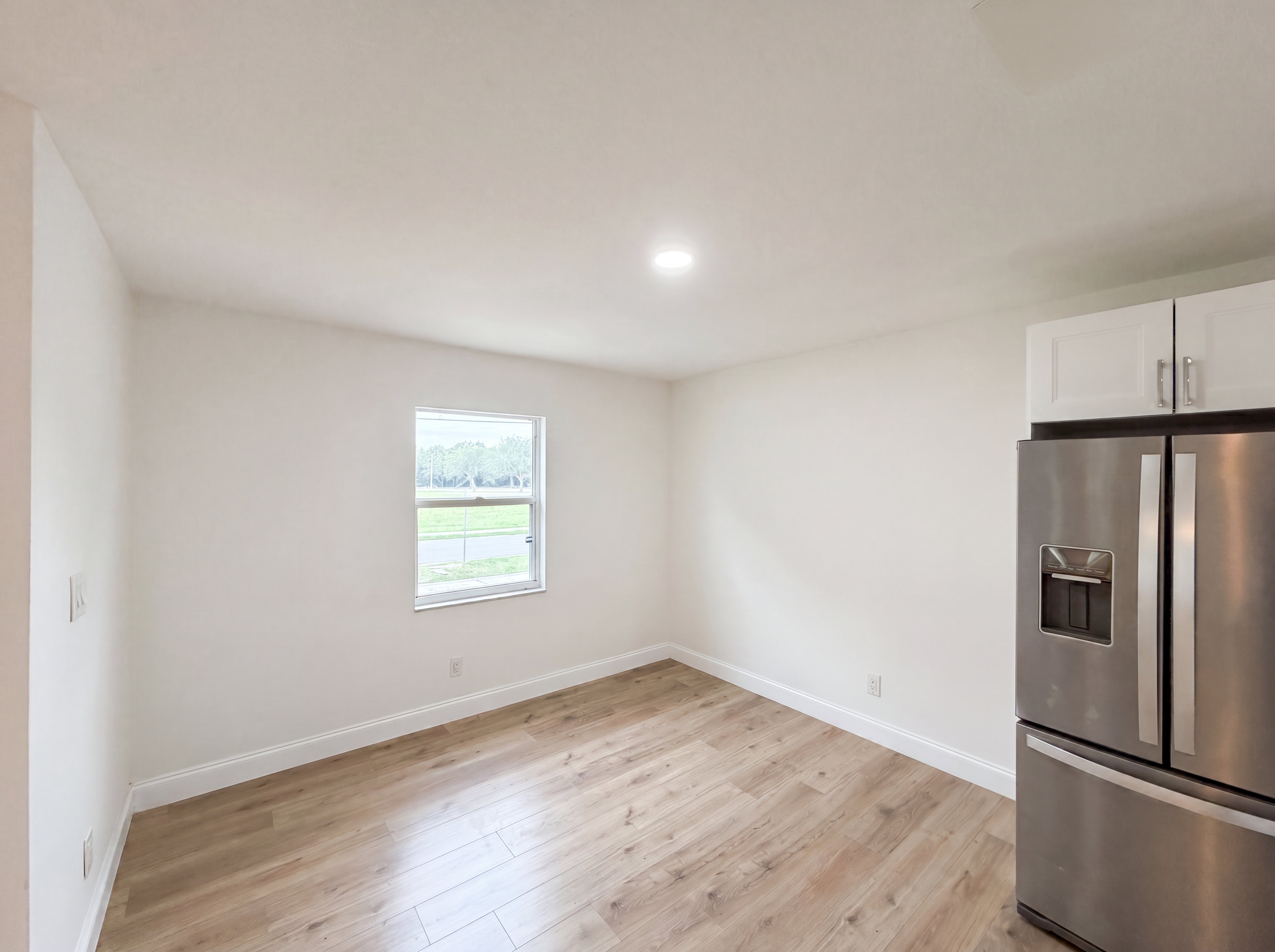 Photo 9 of 25 of 845 40th Ave S, Saint Petersburg, FL