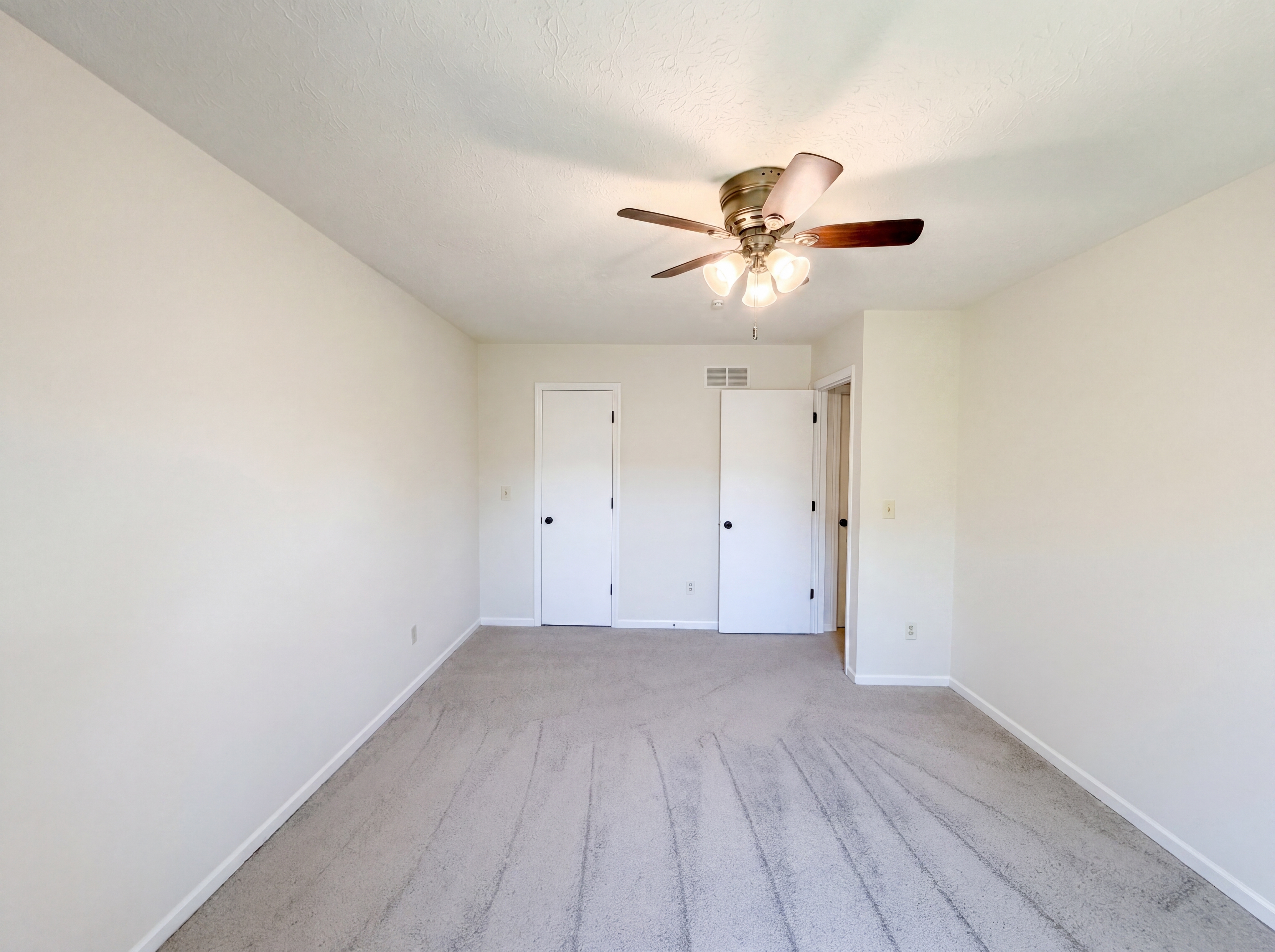 Photo 7 of 29 of 4976 Vicksburg Ln, Hilliard, OH