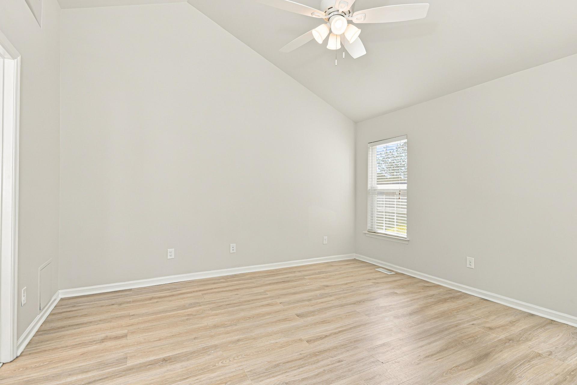 Photo 4 of 20 of 503 Plateau Dr, Greenville, NC
