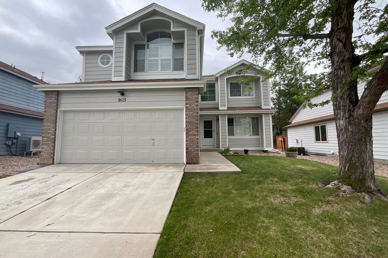 Property photo 1 of 9115 W Hinsdale Pl