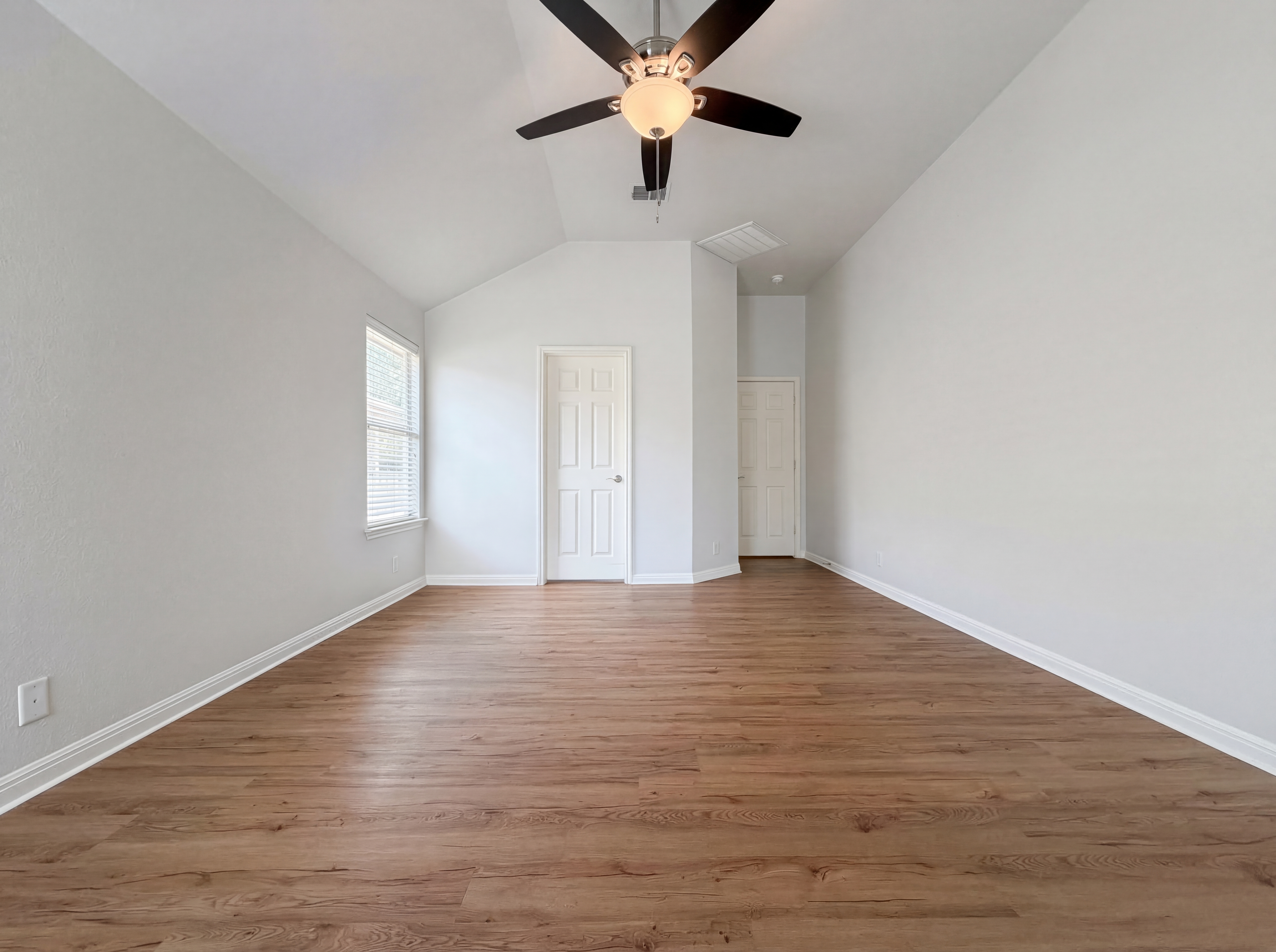 Photo 4 of 17 of 3945 Whisper Fld, Schertz, TX